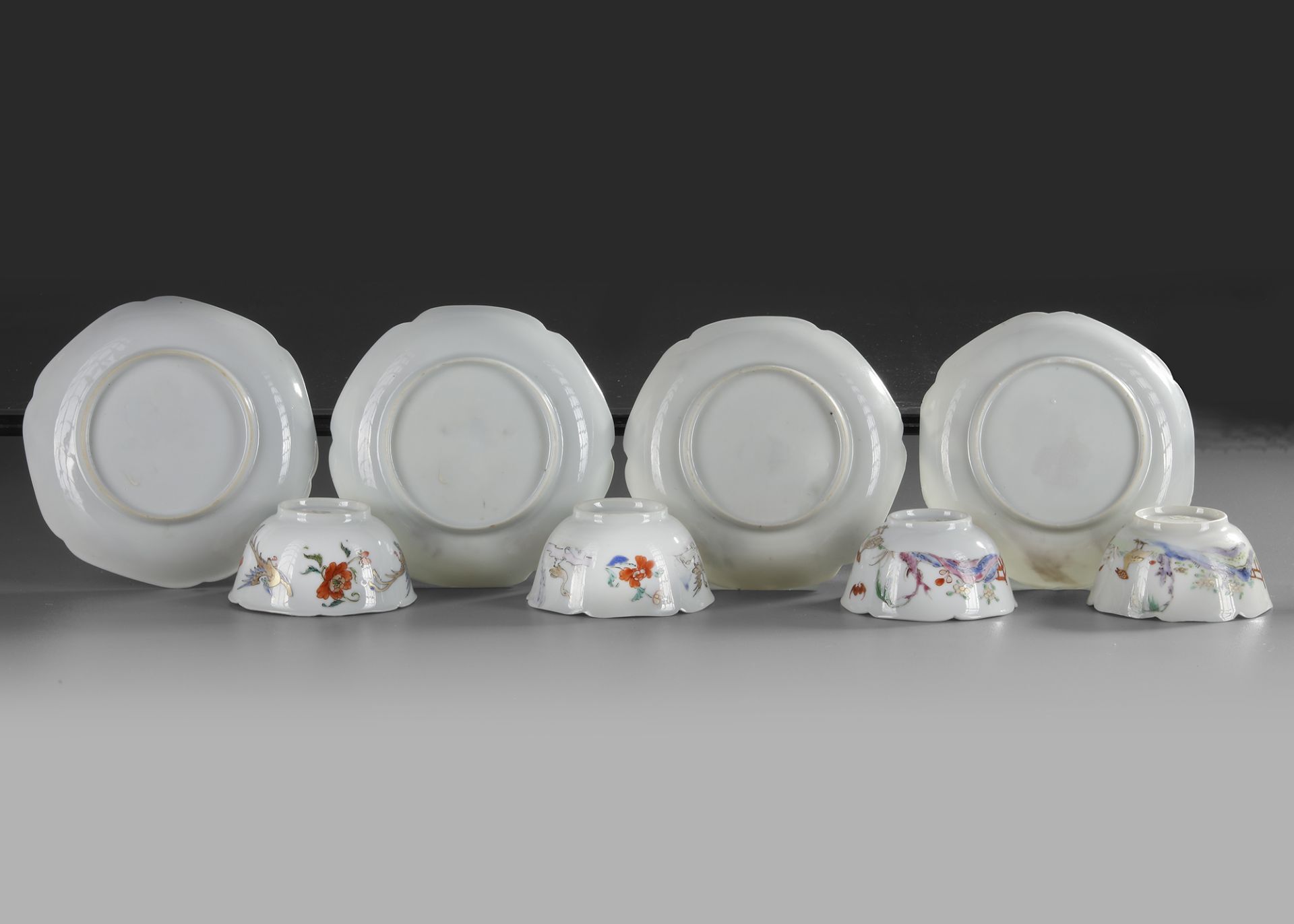 A COLLECTION OF FOUR CHINESE FAMILLE VERTE CUPS AND FOUR SAUCERS, YONGZHENG PERIOD (1722-1735) - Bild 3 aus 4