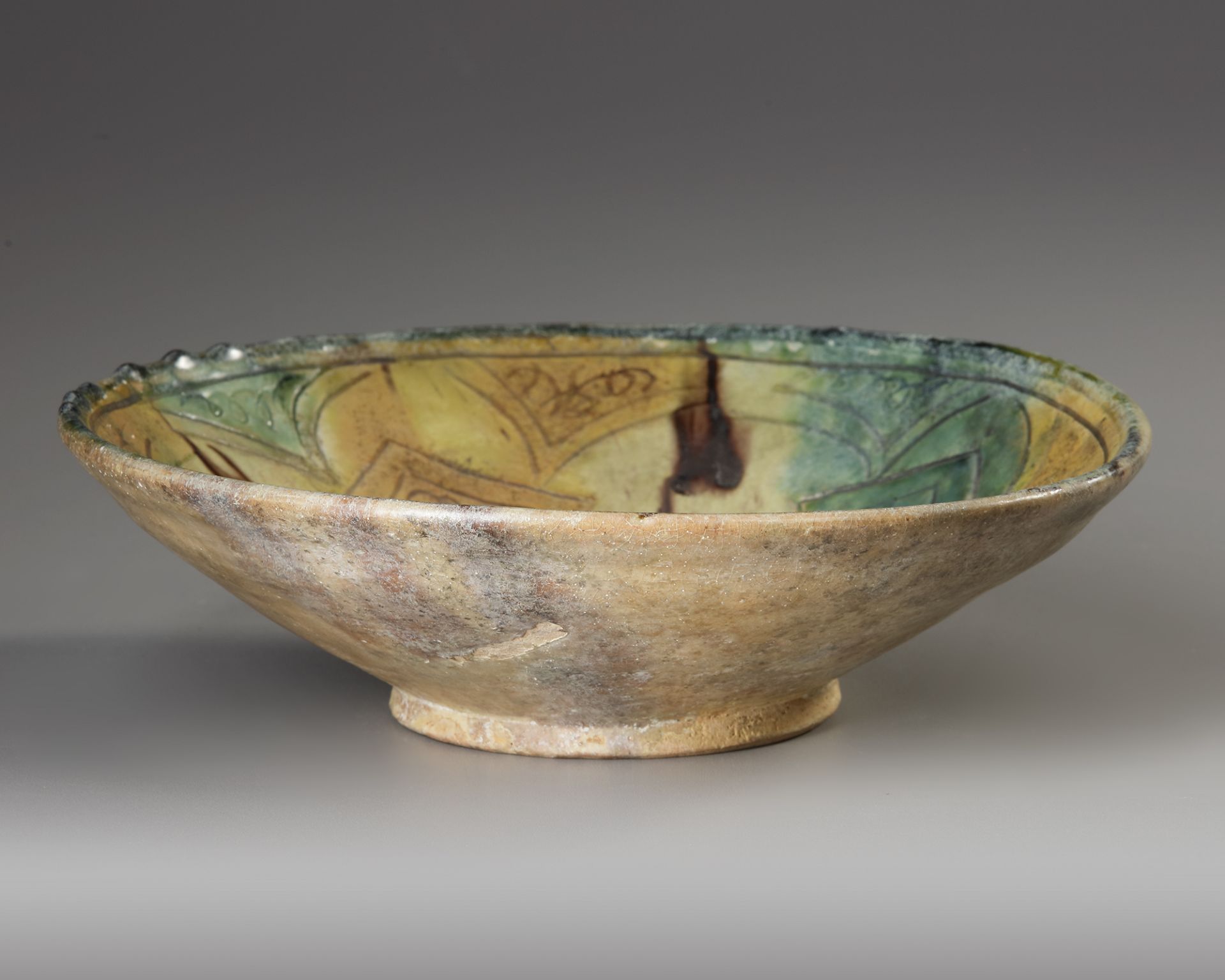 A PERSIAN SGRAFFITO SPLASHWARE POTTERY BOWL, PERSIA 10TH CENTURY - Image 2 of 4