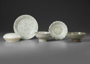 FIVE CHINESE PORCELAIN DISHES AND BOWLS, YUAN DYNASTY AND LATER