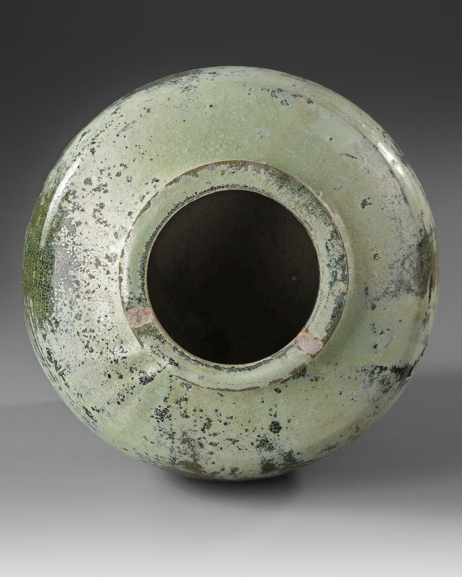 A GREEN GLAZED CHINESE VASE, HAN DYNASTY (206 BC-220 AD) - Image 3 of 4