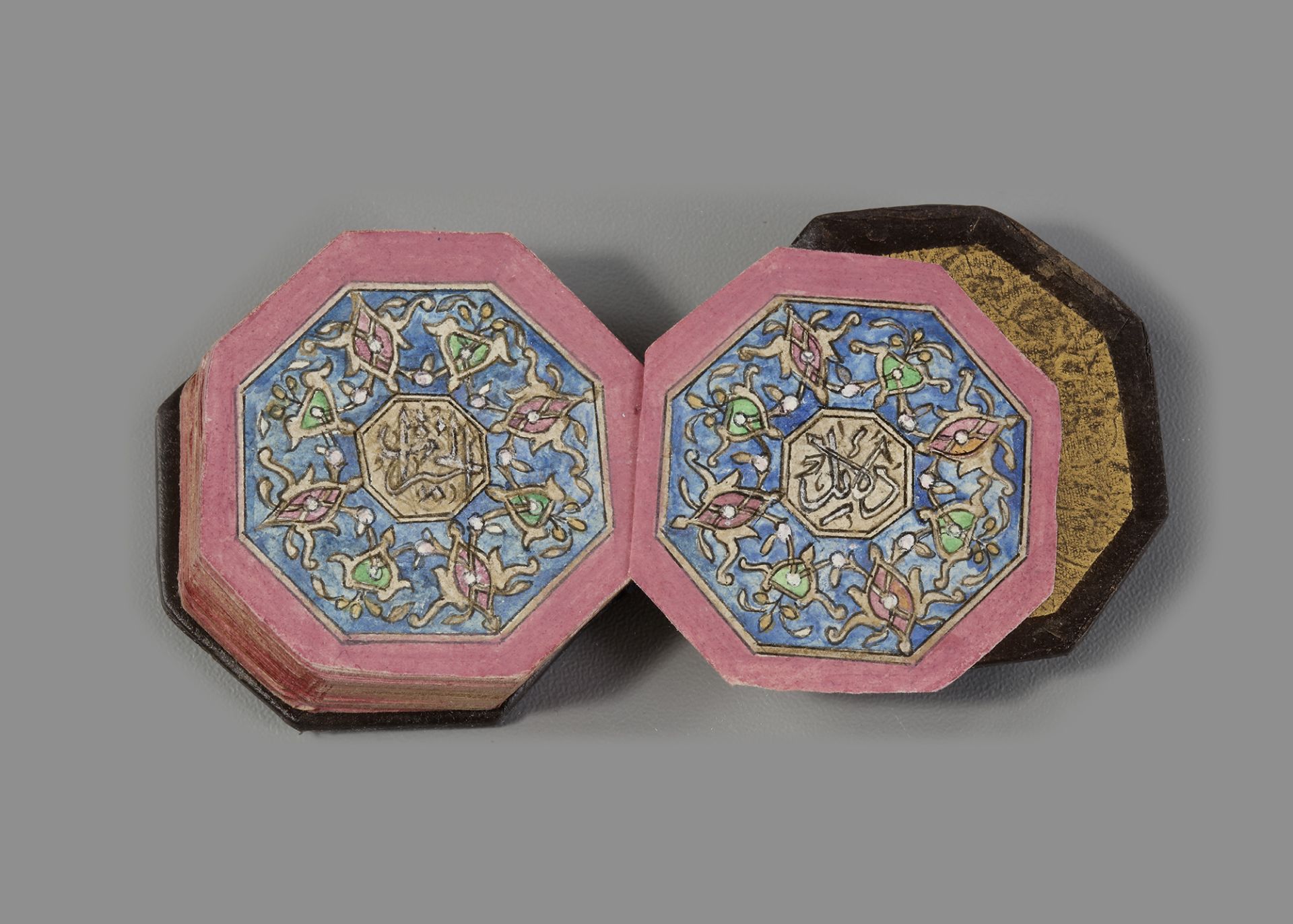 AN OTTOMAN ILLUMINATED MINIATURE OCTAGONAL DALA'IL AL-KHAYRAT COPIED BY MUSTAFA AL-HAFEZ RUSDI, DATE - Bild 6 aus 10