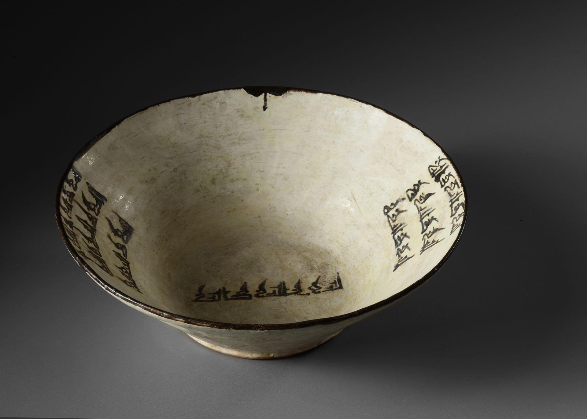 A NISHAPUR CALLIGRAPHIC POTTERY BOWL, PERSIA, 9TH-10TH CENTURY - Image 4 of 5