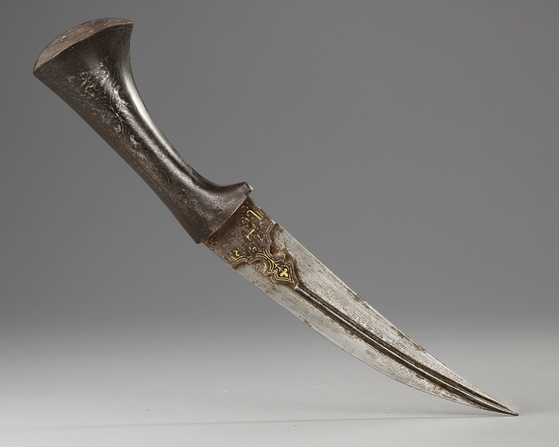 A MUGHAL DAGGER AND SHEATH MADE FOR THE OTTOMAN MARKET, DECCAN 18TH CENTURY - Image 3 of 4