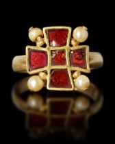 A BYZANTINE GOLD RING WITH A GARNET INLAY, 5TH-6TH CENTURY AD