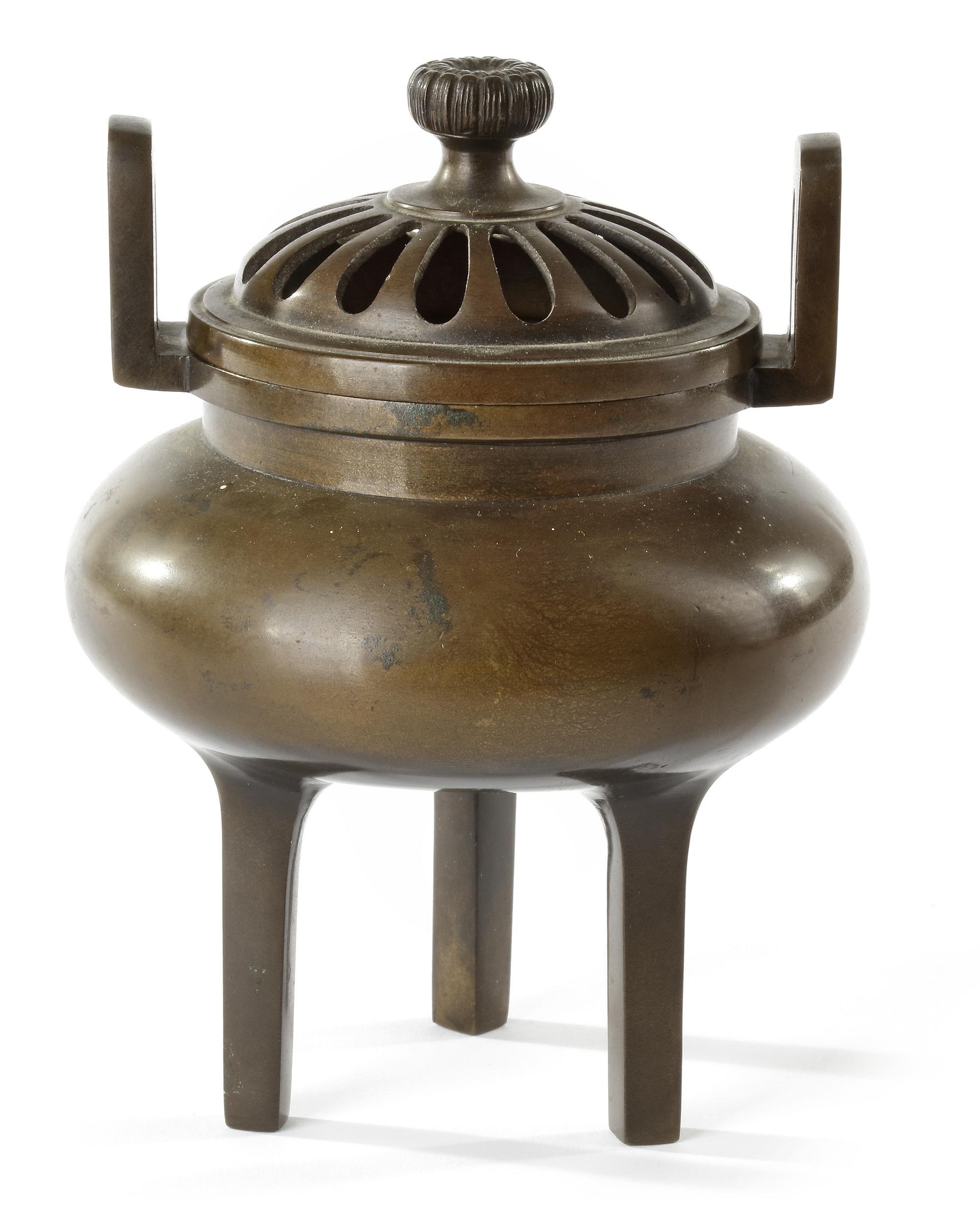 A JAPANESE BRONZE INCENSE BURNER (KOURO), MEIJI PERIOD (LATE 19TH CENTURY) - Image 3 of 4