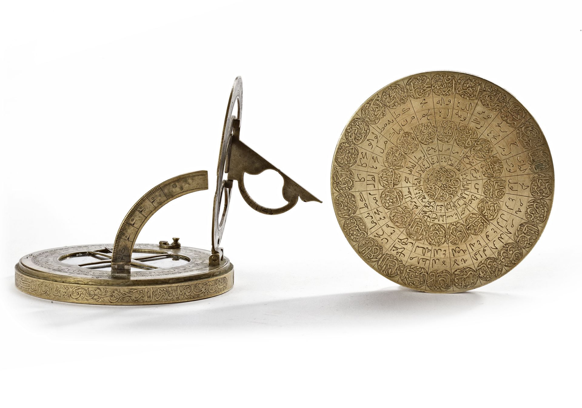 A RARE PERSIAN QIBLA FINDER FITTED WITH A EUROPEAN STYLE "UNIVERSAL" SUNDIAL, 18TH CENTURY - Image 3 of 9