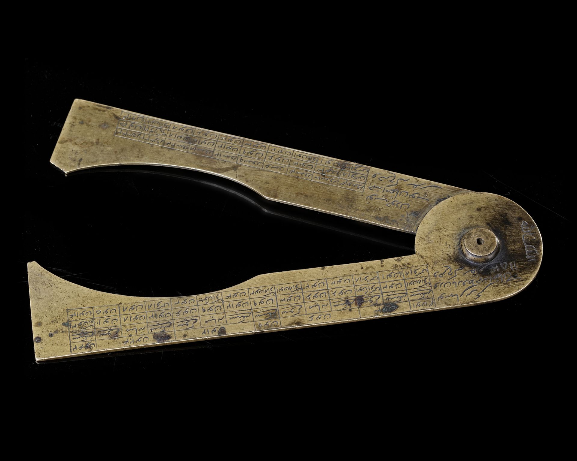 A RARE PERSIAN GUNNER’S CALIPER PRODUCED FOR THE PERSIAN ARMY, DATED 1154 AH/1741-42 AD - Image 2 of 4