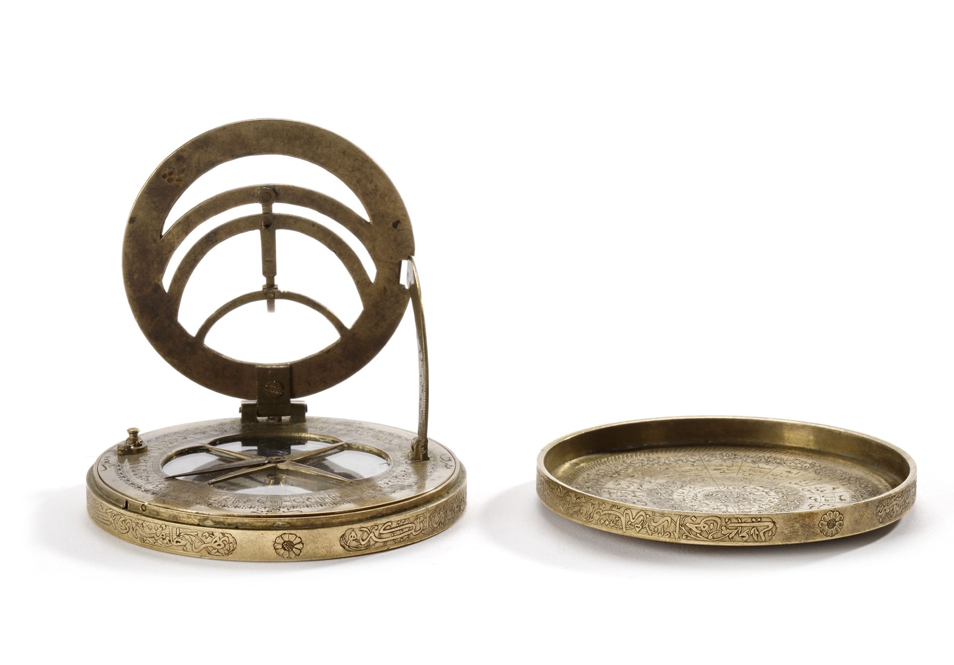 A RARE PERSIAN QIBLA FINDER FITTED WITH A EUROPEAN STYLE "UNIVERSAL" SUNDIAL, 18TH CENTURY - Image 6 of 9