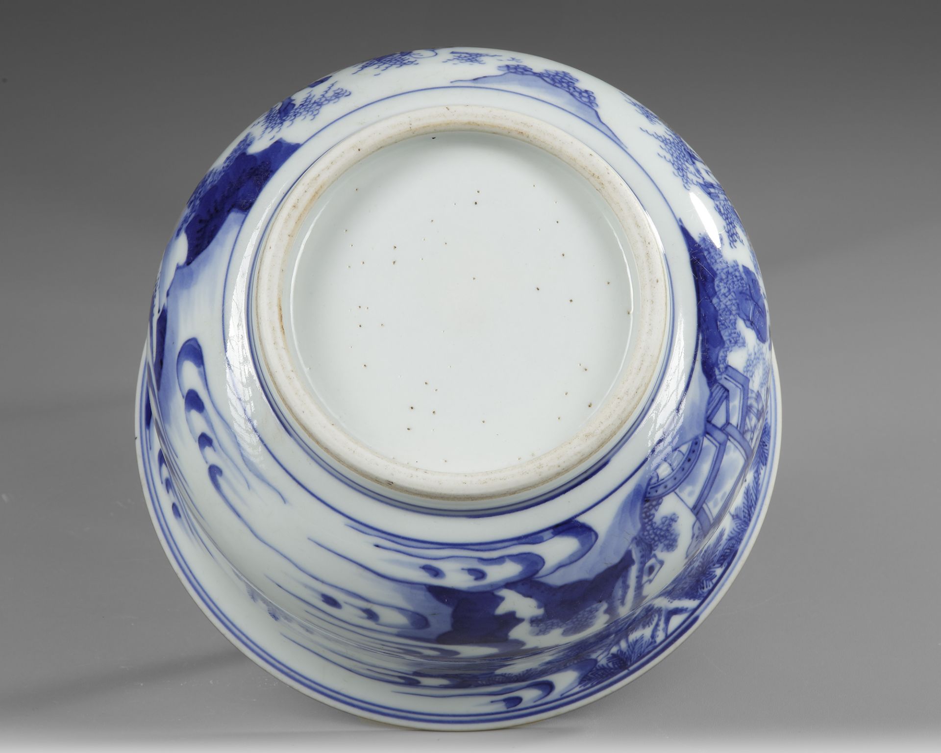 A CHINESE BLUE AND WHITE BOWL, QING DYNASTY (1662-1912) - Bild 4 aus 4