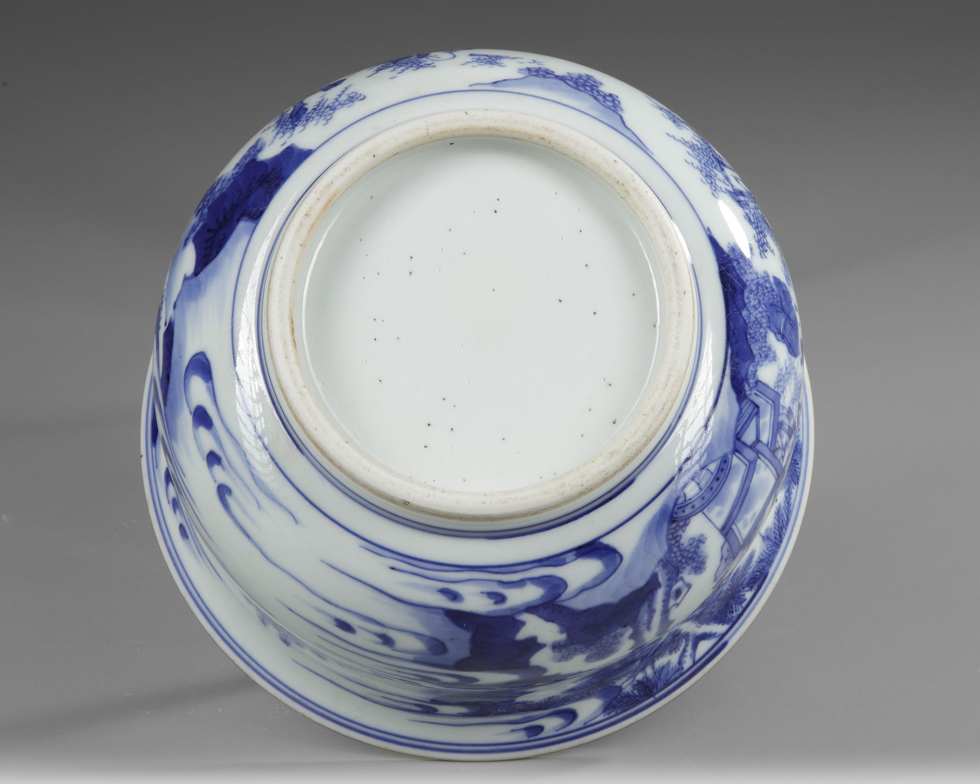 A CHINESE BLUE AND WHITE BOWL, QING DYNASTY (1662-1912) - Image 4 of 4