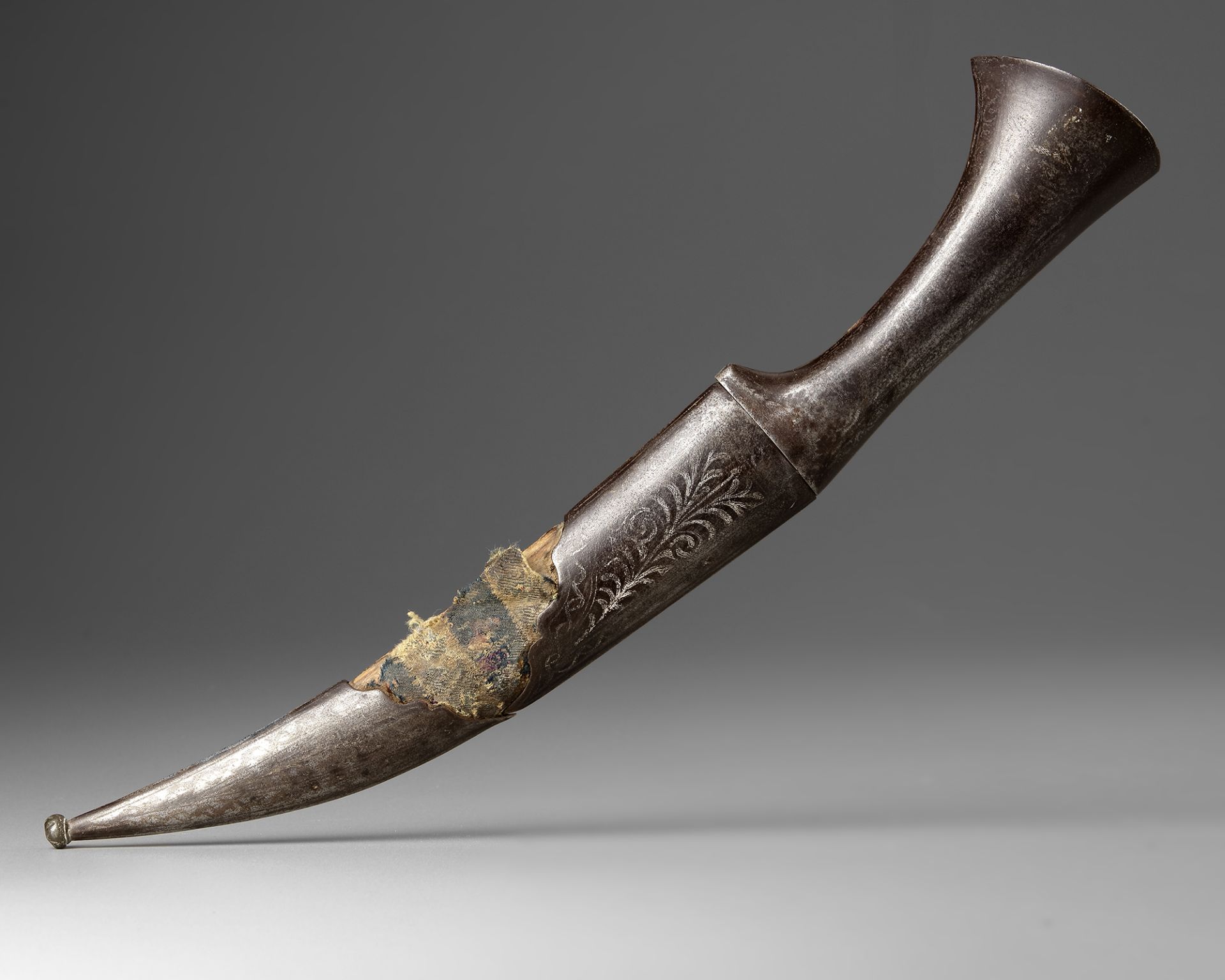 A MUGHAL DAGGER AND SHEATH MADE FOR THE OTTOMAN MARKET, DECCAN 18TH CENTURY - Image 2 of 4