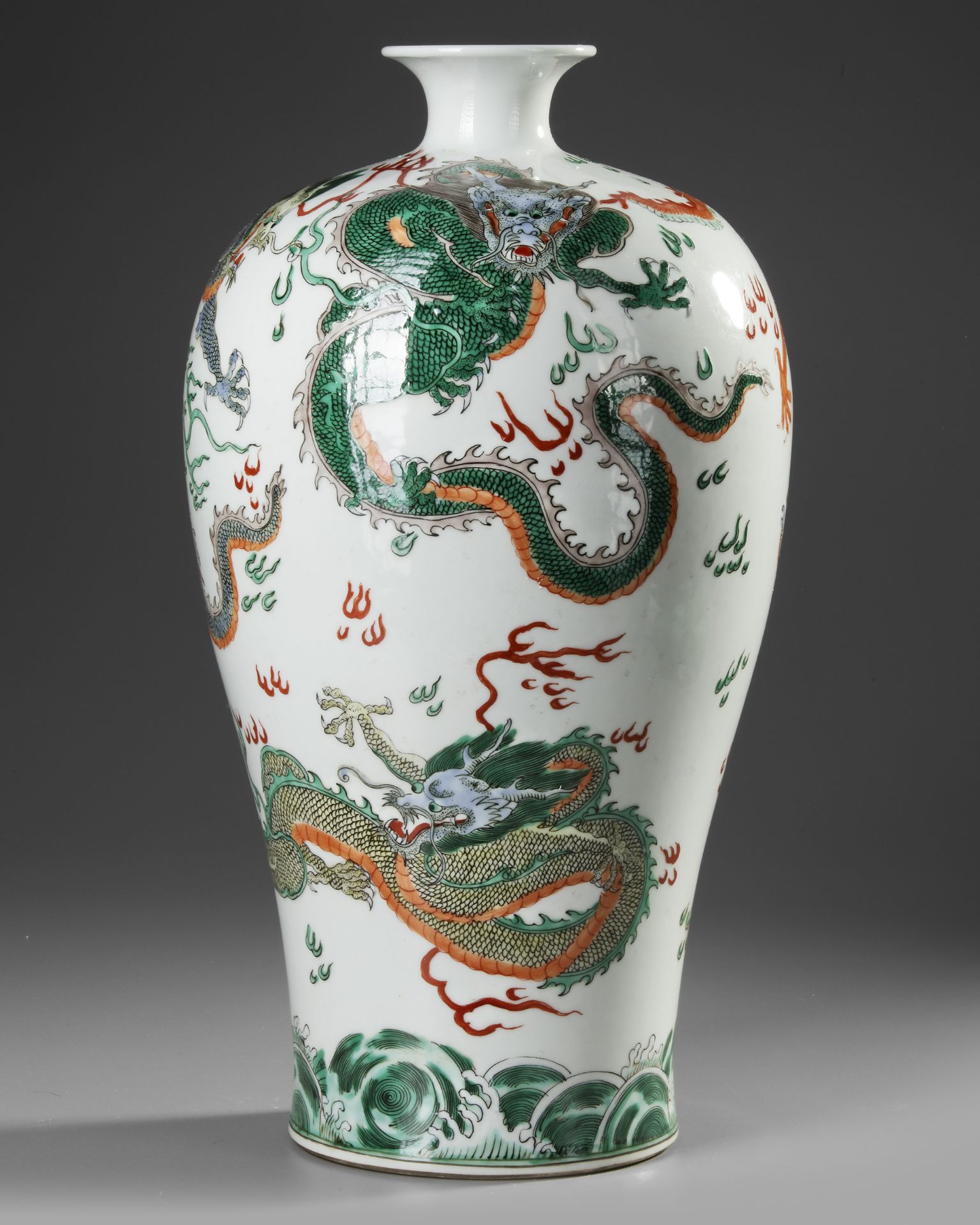 A LARGE CHINESE FAMILLE VERTE MEIPING VASE, 19TH-20TH CENTURY