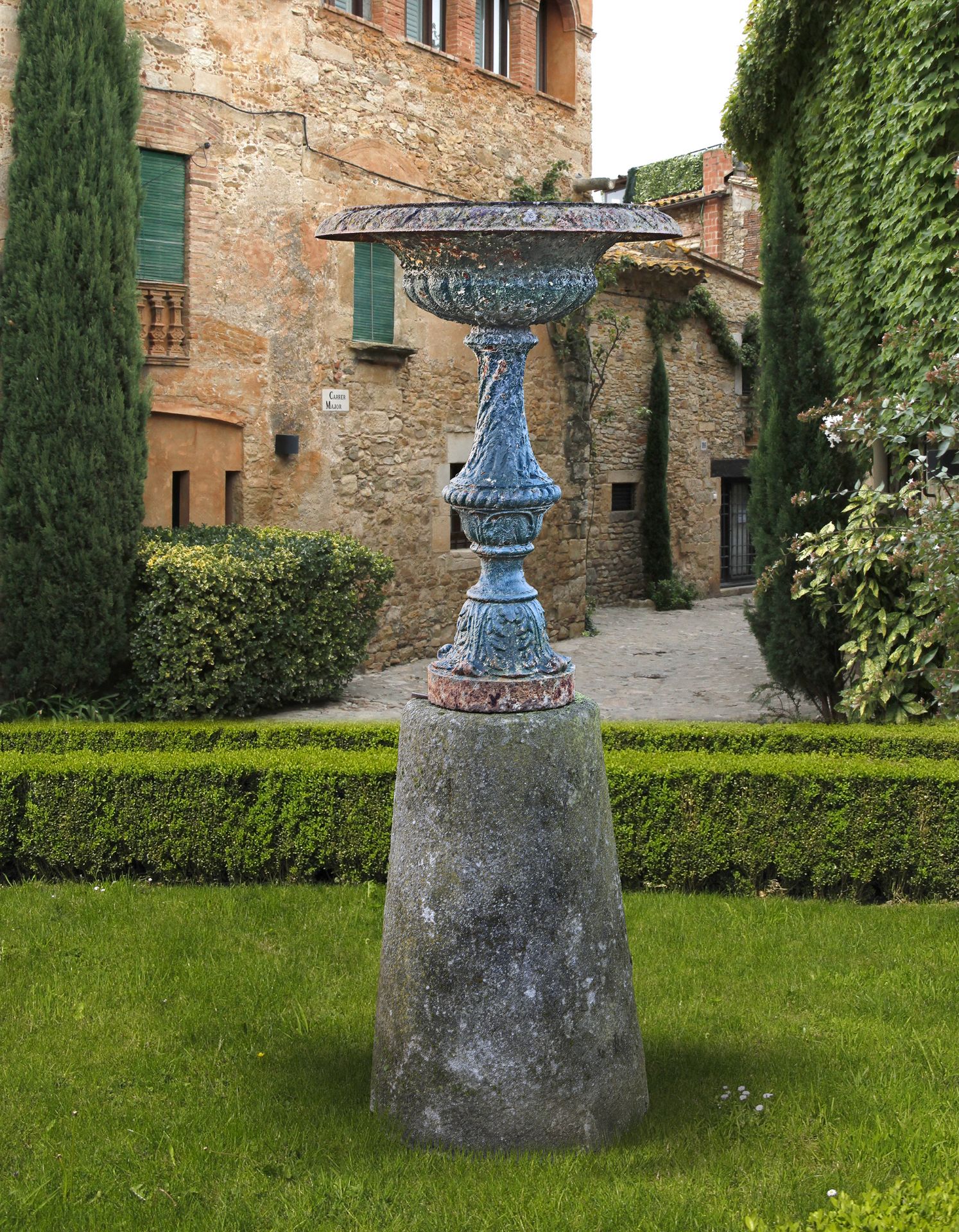 A GREEN PAINTED CAST IRON PLANTER ALMOST CERTAINLY FRENCH, LATE 19TH CENTURY