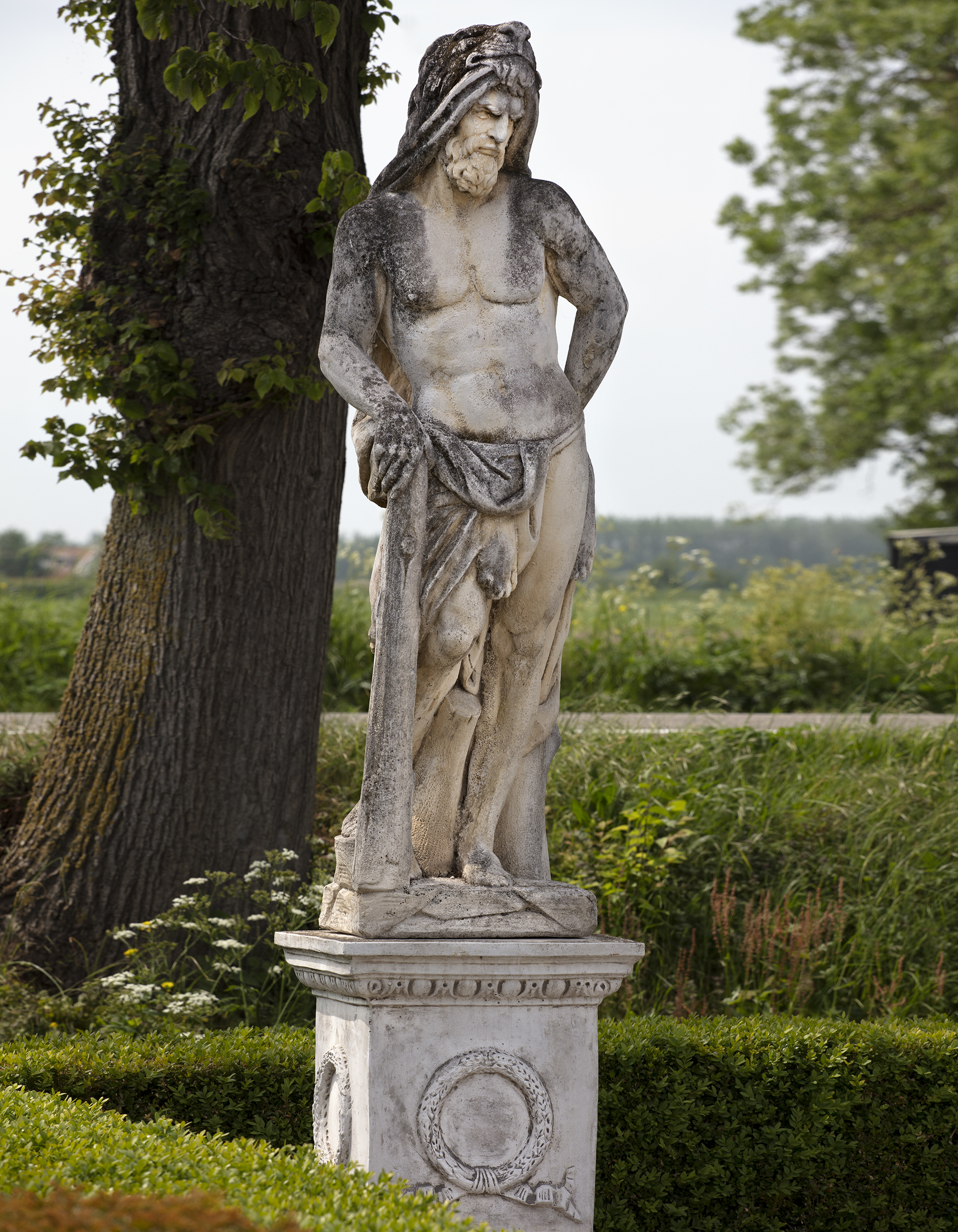 A COMPOSITION STONE FIGURE OF HERCULES, SECOND HALF 20TH CENTURY