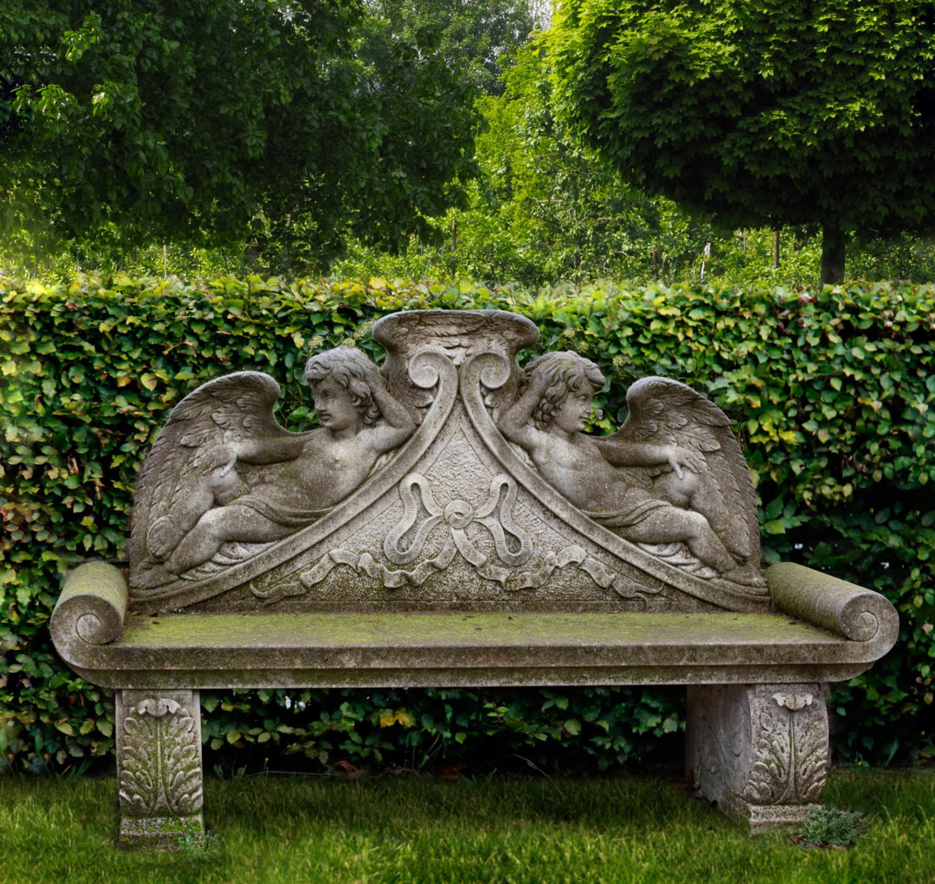 A CARVED LIMESTONE GARDEN BENCH IN LOUIS XVI STYLE, SECOND HALF 20TH CENTURY