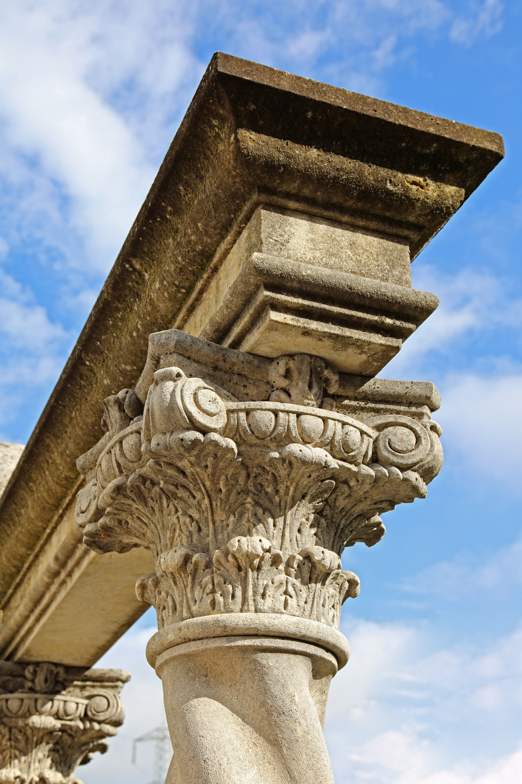 A CARVED LIMESTONE ARCADE, SECOND HALF 20TH CENTURY - Image 2 of 3