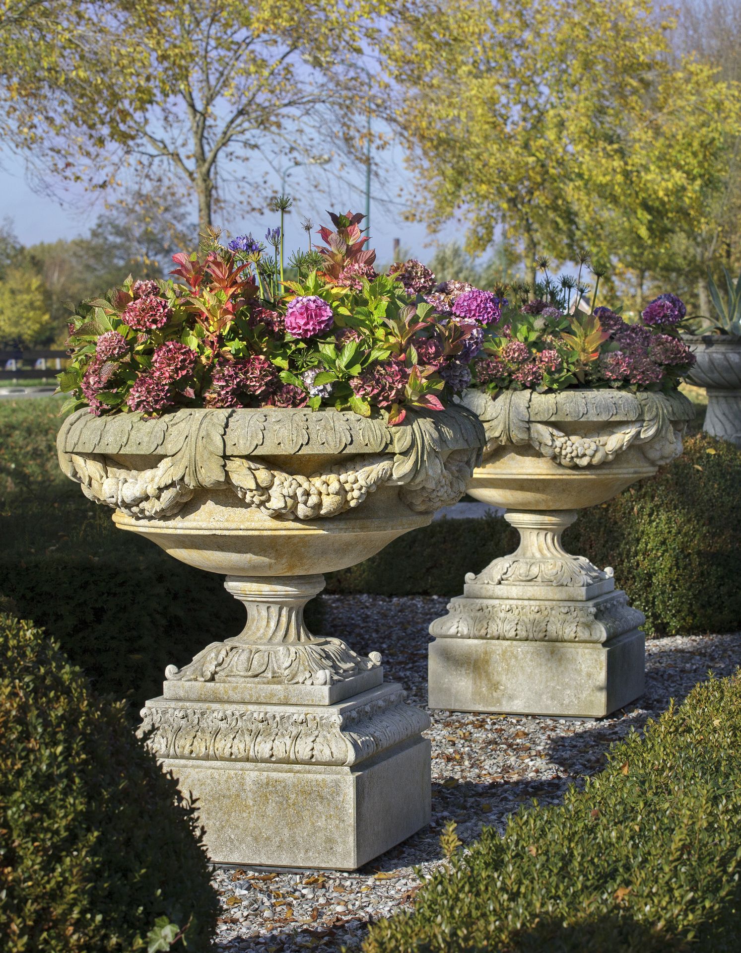 A PAIR OF CARVED LIMESTONE GARDEN URNS, LATE 20TH CENTURY