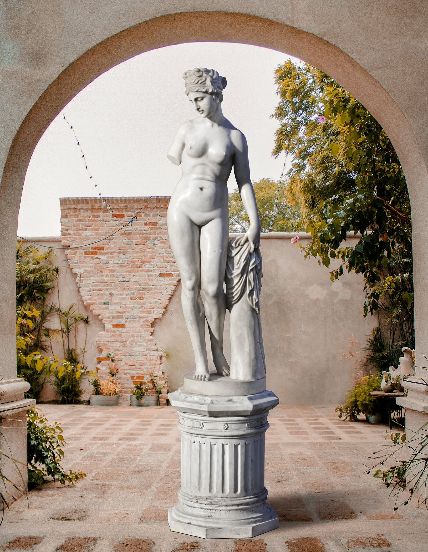 A SCULPTED MARBLE MODEL OF VENUS, MID 20TH CENTURY