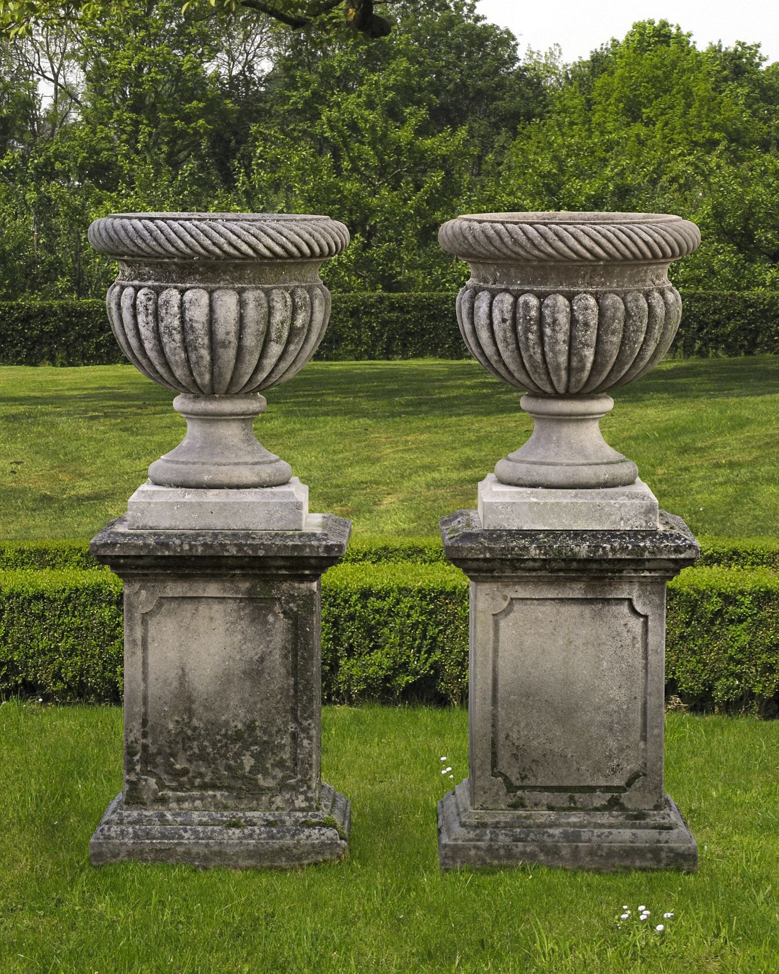 A PAIR OF CARVED LIMESTONE GARDEN URNS, 20TH CENTURY