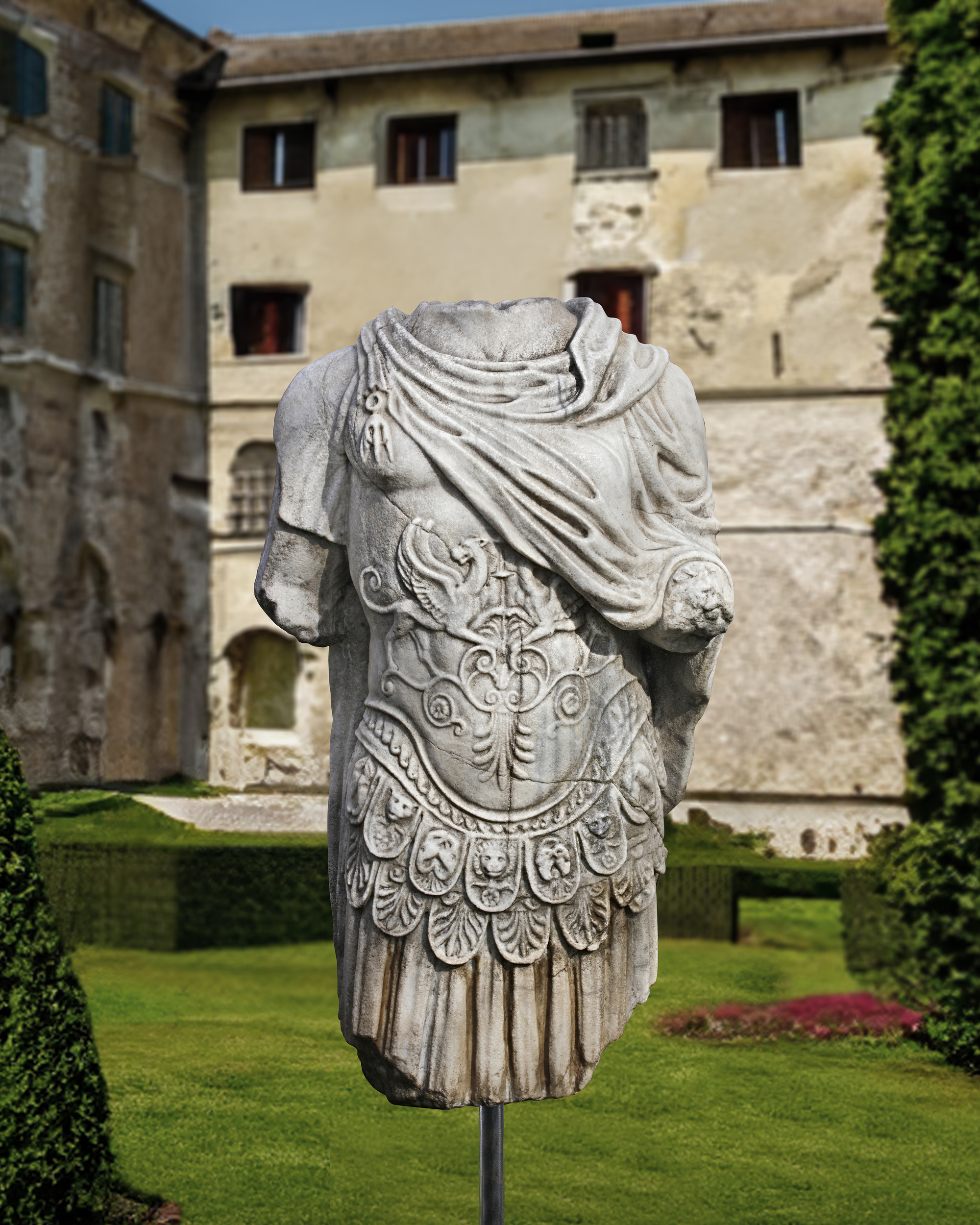 A SCULPTED MODEL OF A TORSO OF A ROMAN WARRIOR, 20TH CENTURY