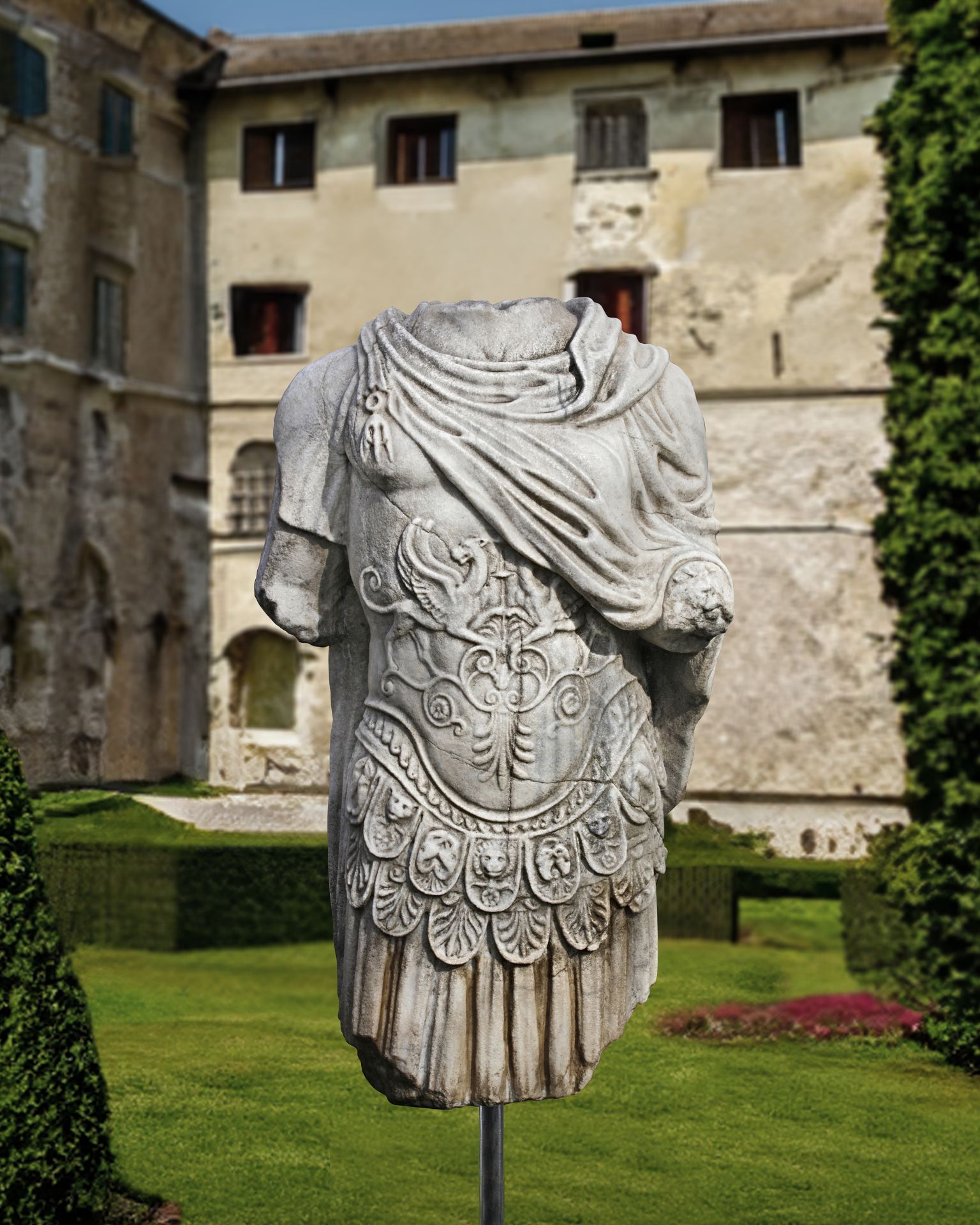 A SCULPTED MODEL OF A TORSO OF A ROMAN WARRIOR, 20TH CENTURY