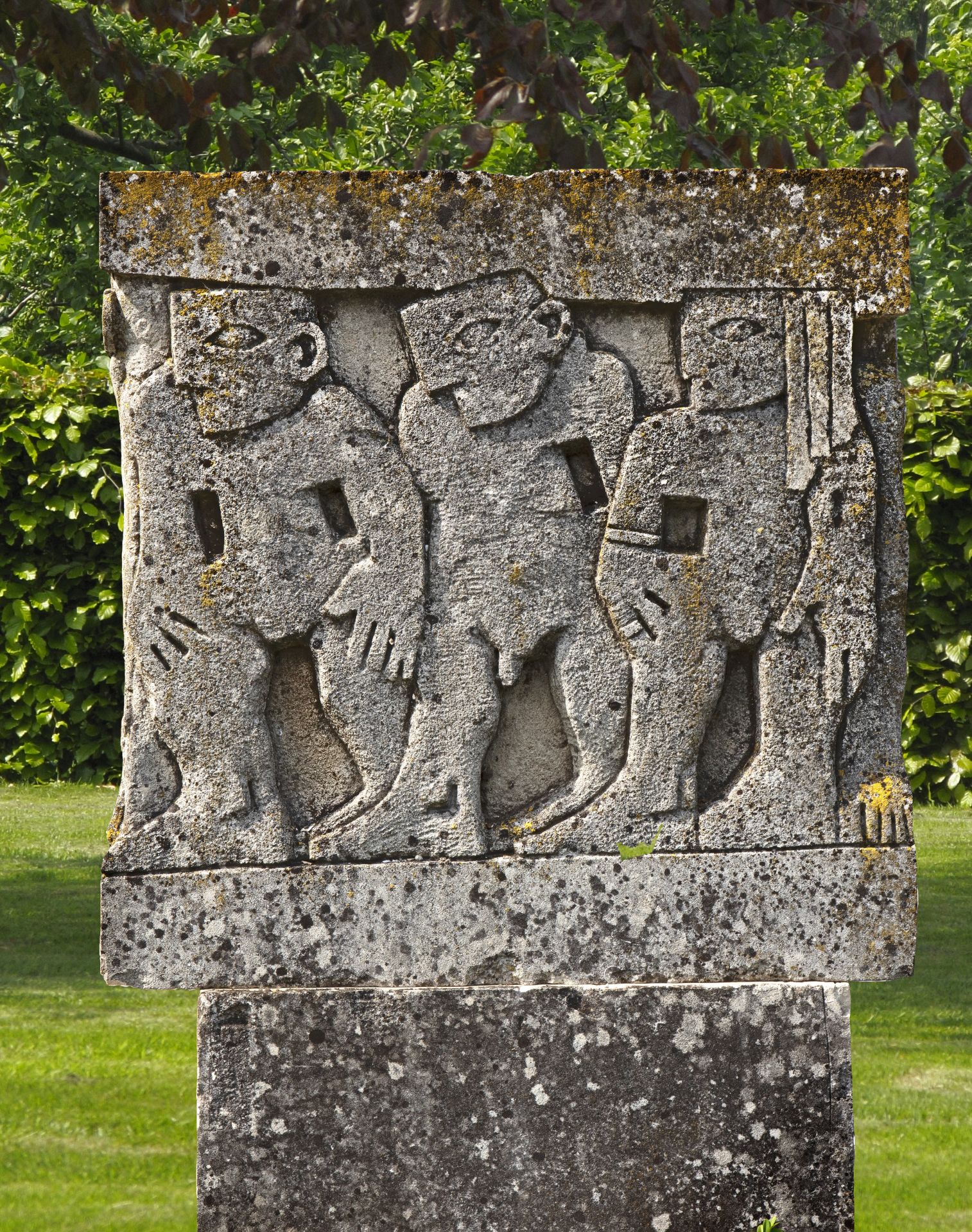 A MODERNIST CARVED LIMESTONE GARDEN SCULPTURE, SECOND HALF 20TH CENTURY