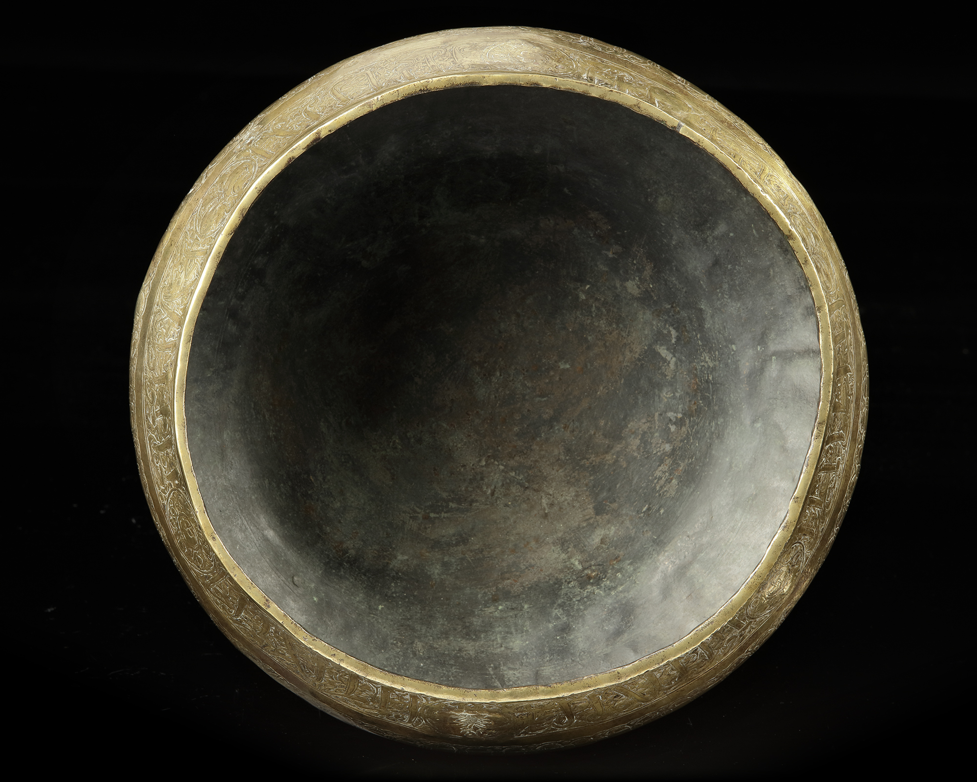 A MAMLUK BRASS BOWL WITH INSCRIPTIONS, EGYPT OR SYRIA, 14TH CENTURY - Image 3 of 4