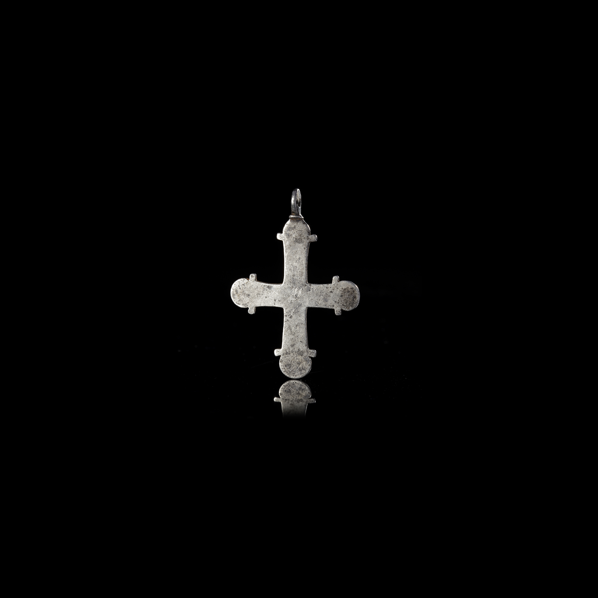 A SILVER BYZANTINE PECTORAL CROSS WITH NIELLO INLAYS, 10TH-12TH CENTURY AD - Image 2 of 3