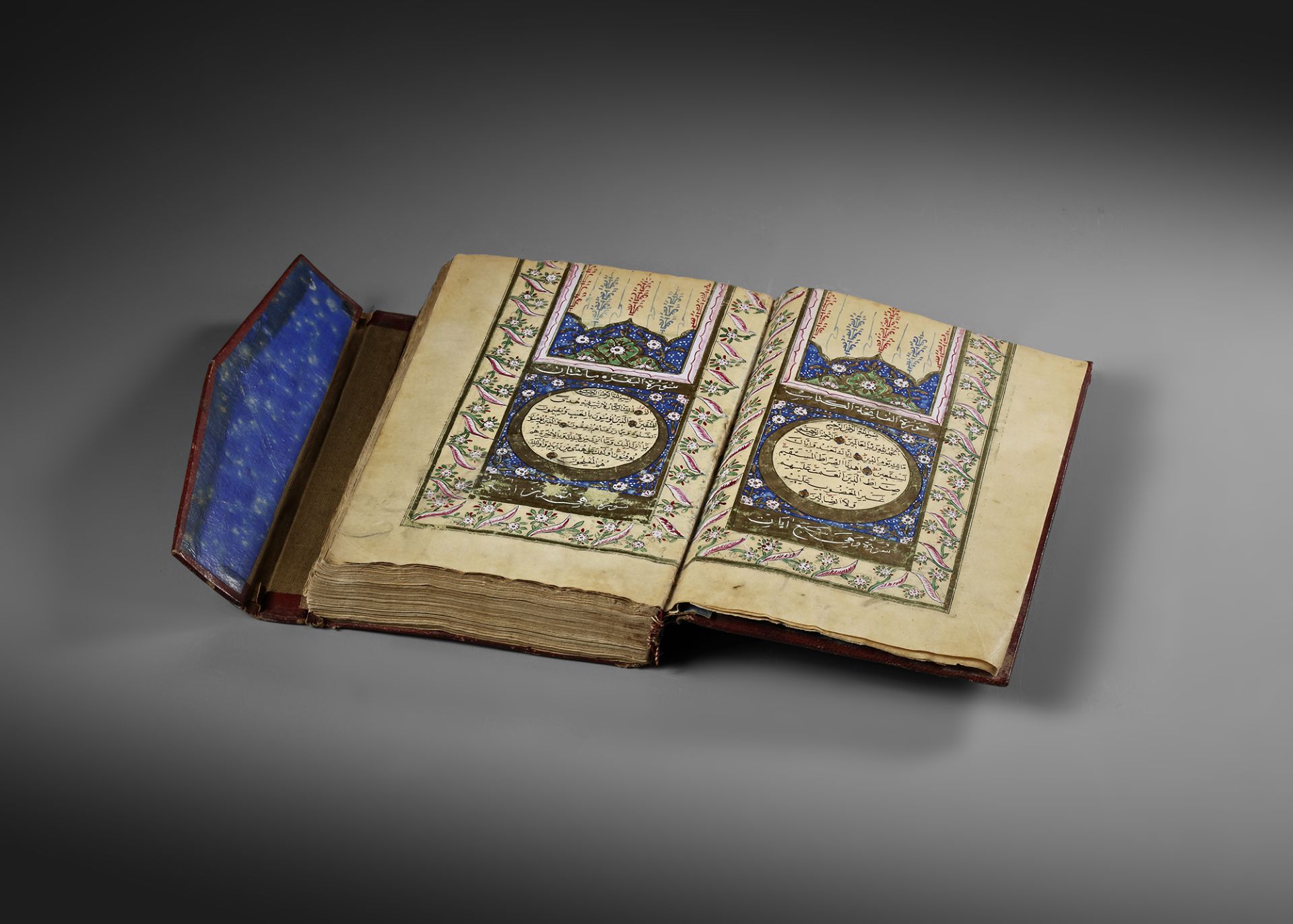 A FINE OTTOMAN QURAN, TURKEY, WRITTEN BY OMAR AL-FAWRABI STUDENT OF OMAR RUSHDI, DATED 1273 AH/1856 - Bild 2 aus 20
