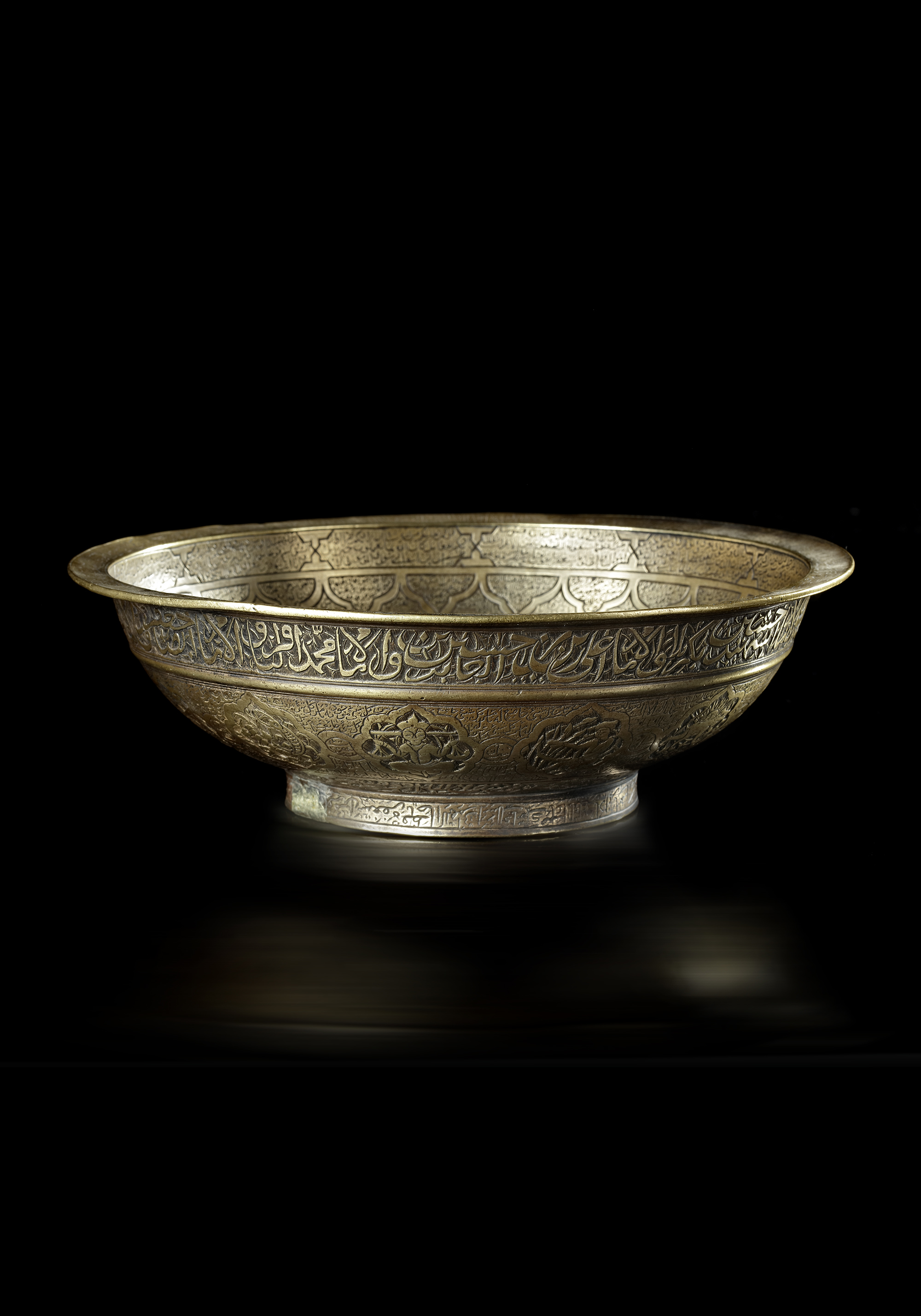 A FINE MUGHAL ENGRAVED BRASS TALISMANIC BOWL, INDIA, 17TH CENTURY - Image 3 of 4