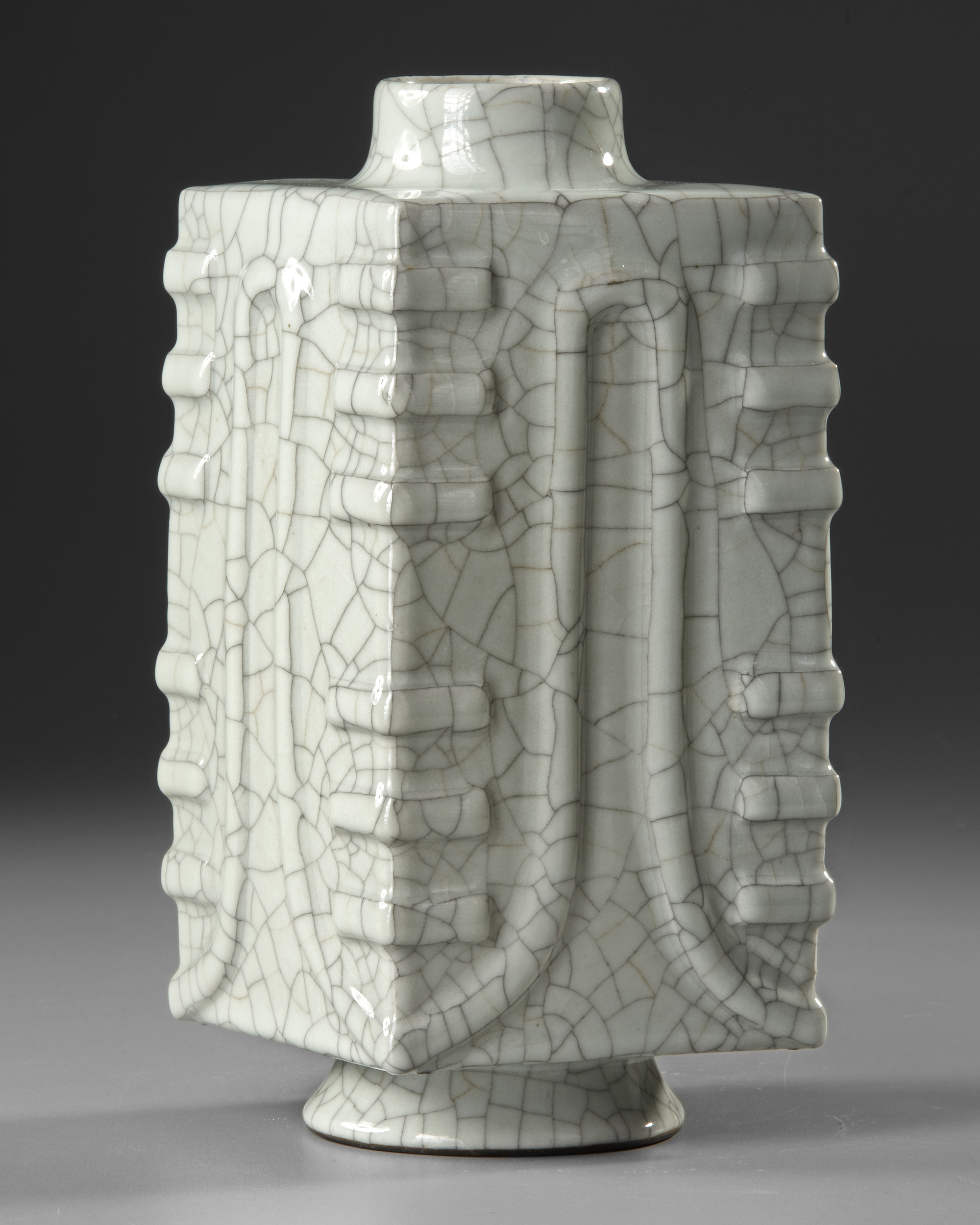 A CHINESE GUAN TYPE CONG VASE, QING DYNASTY (1644-1912) - Image 2 of 5