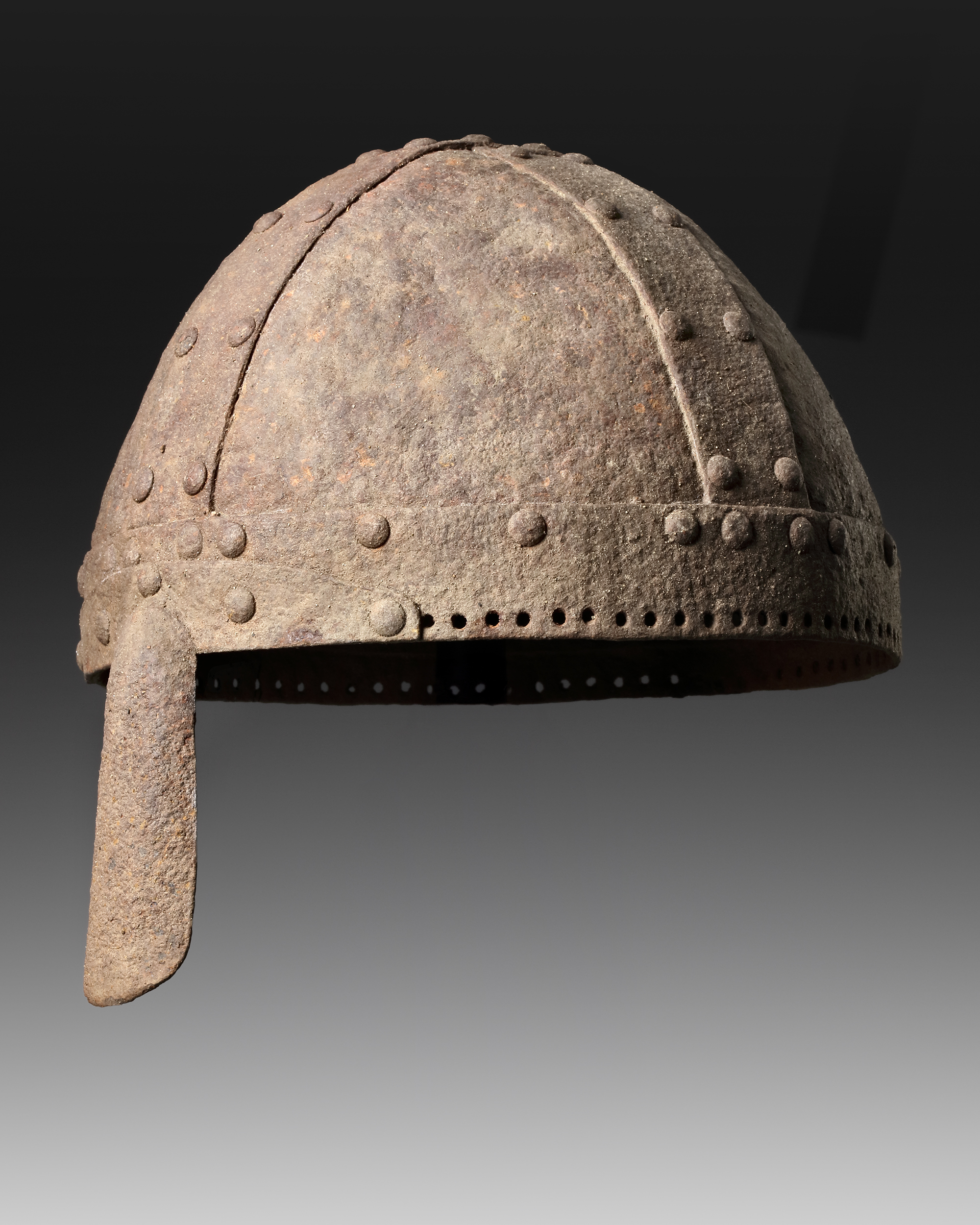 AN IRON HELMET OF BYZANTINE/FRANKISH TYPE, 8TH-10TH CENTURY AD - Image 2 of 5