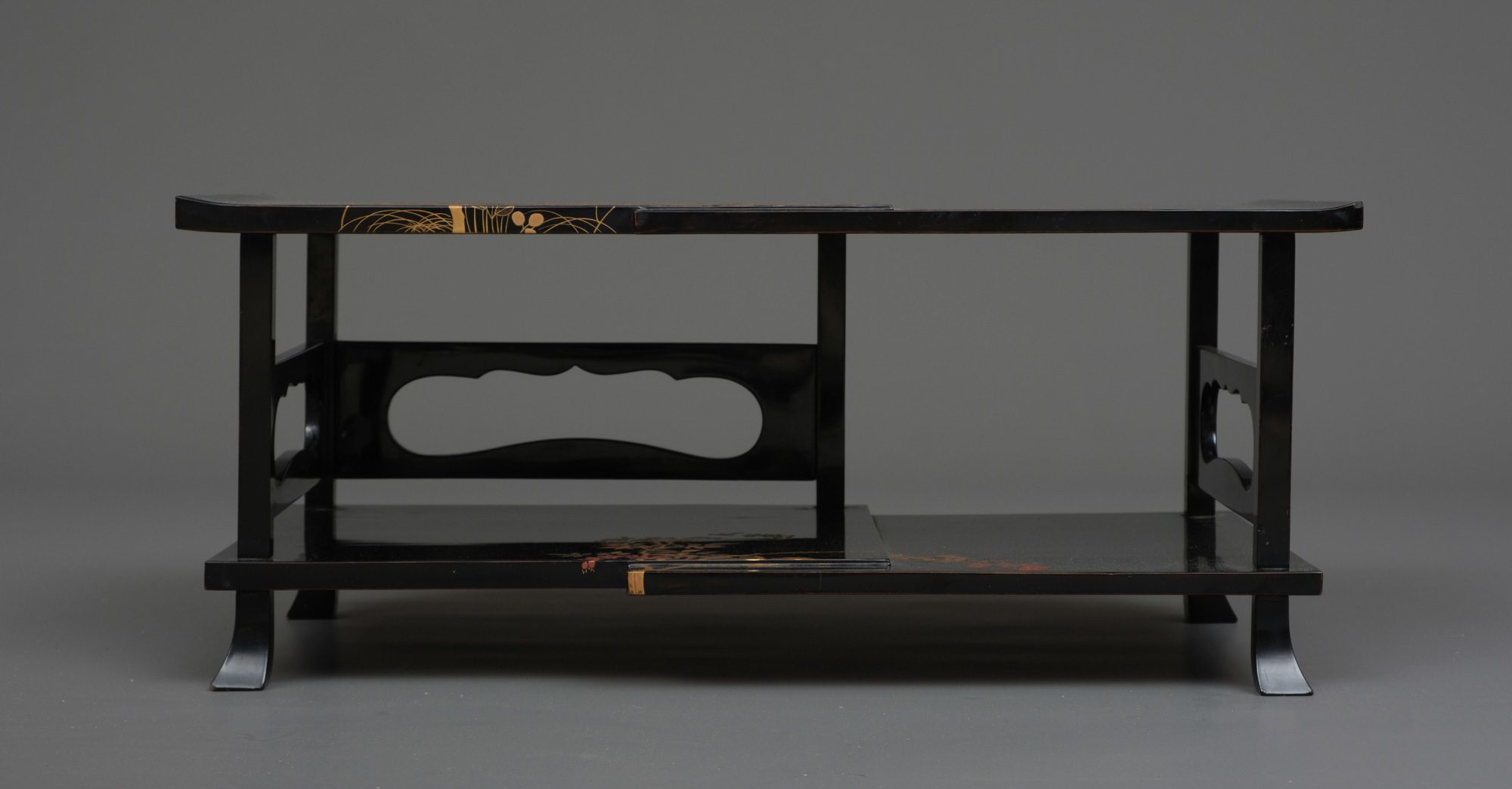 A JAPANESE LACQUER LOW TWO-TIERED DISPLAY TABLE, 1912-1926 (TAISHO PERIOD) - Image 12 of 15