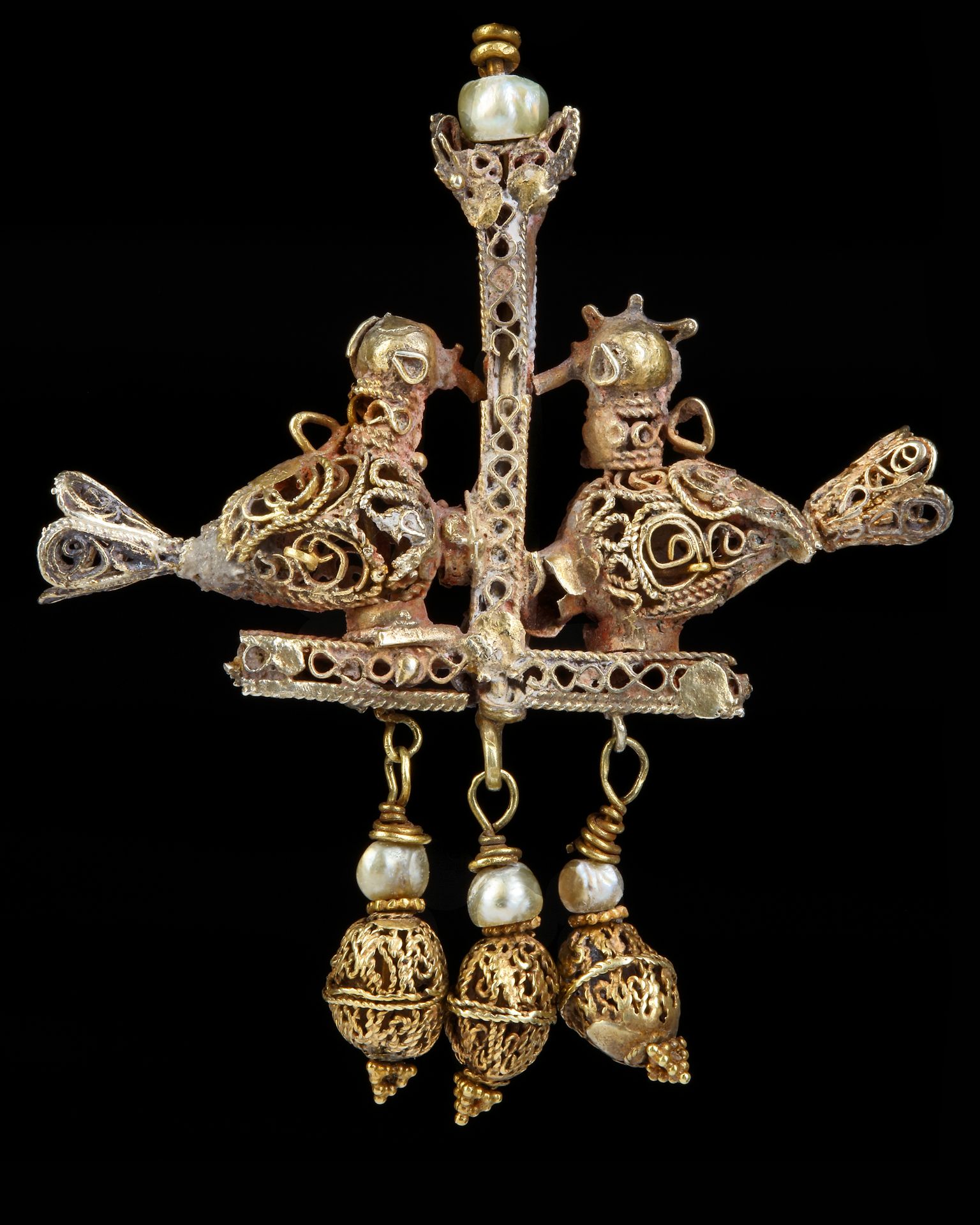 A SELJUK GOLD PENDANT, PERSIA, 11TH-12TH CENTURY - Image 4 of 6