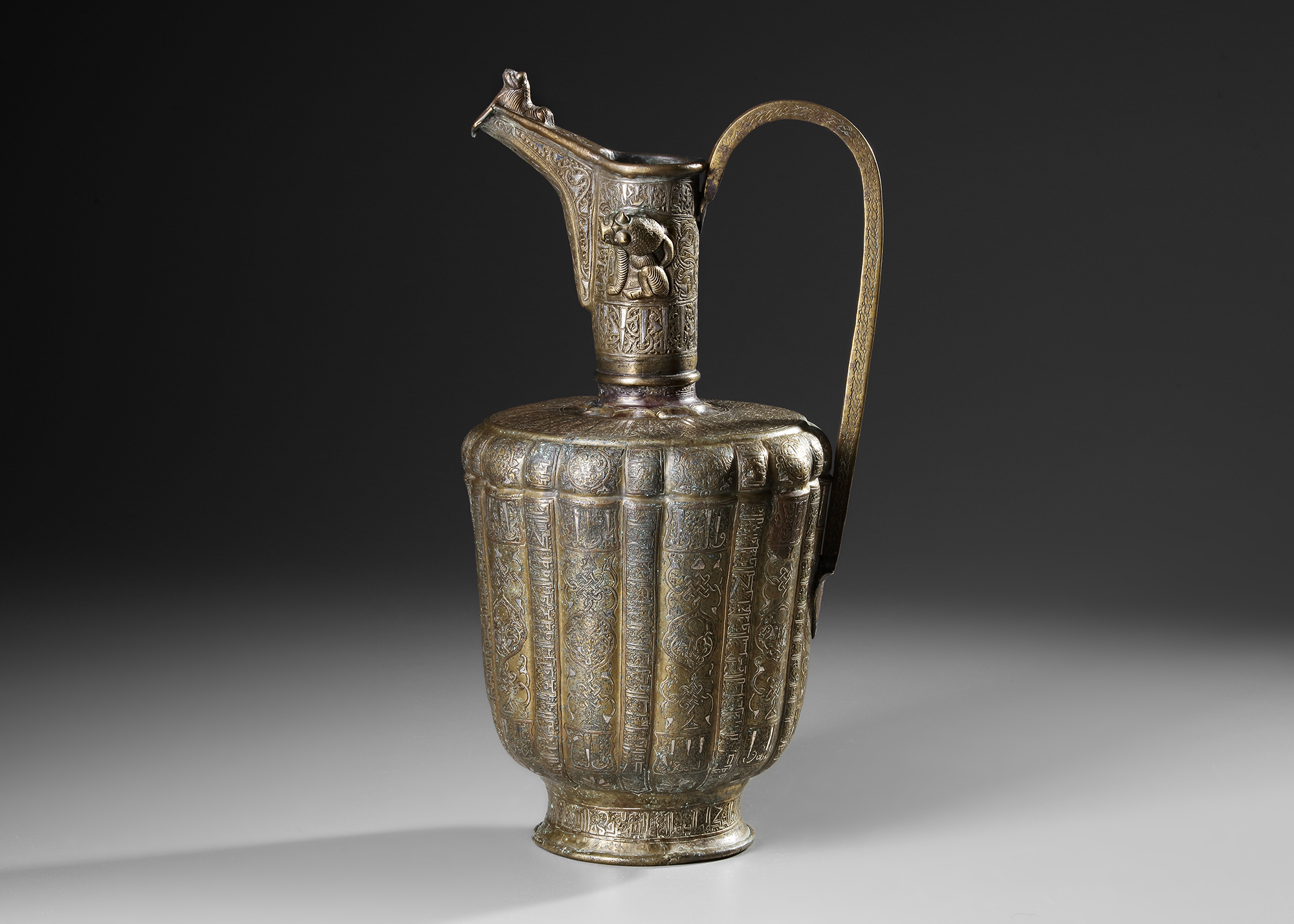 A SILVER AND COPPER INLAID EWER, 12TH CENTURY - Image 2 of 30