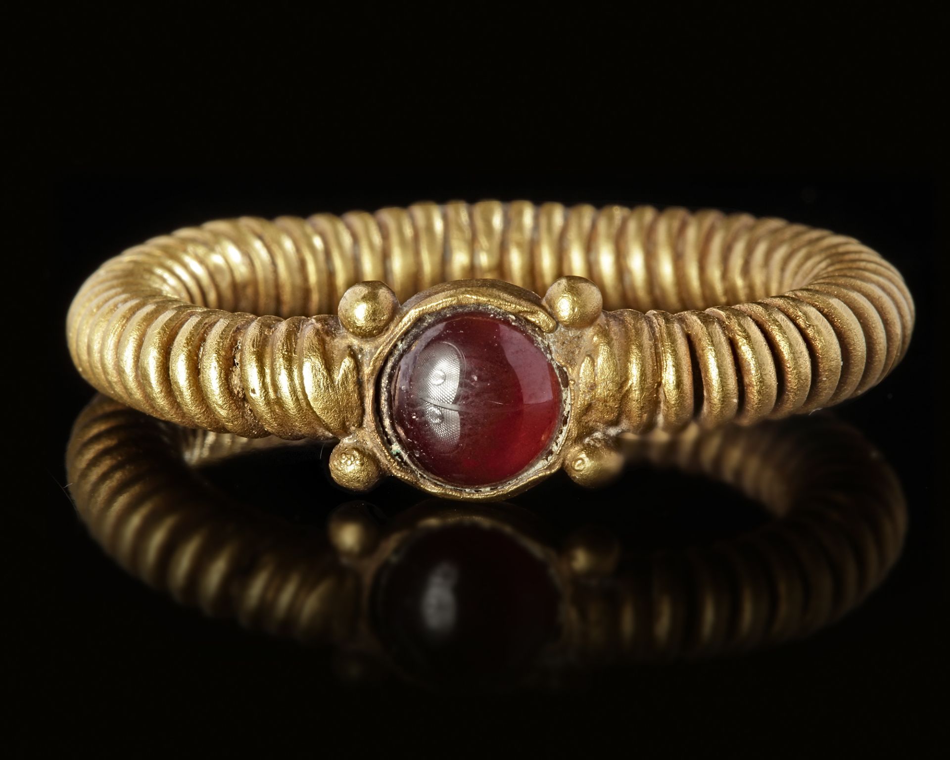 A PHOENICIAN GOLD RING, 5TH-6TH CENTURY BC