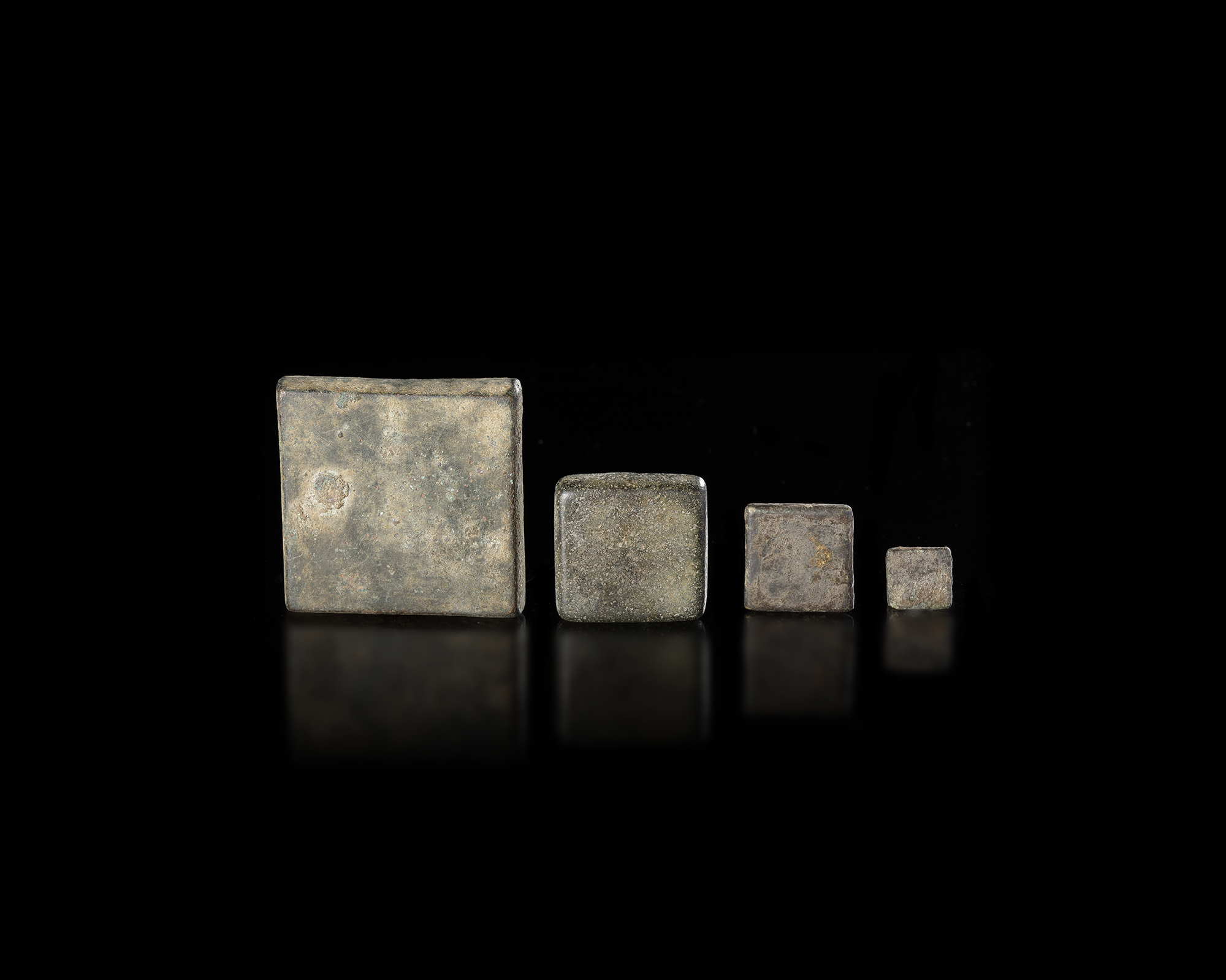 FOUR BYZANTINE COMMERCIAL WEIGHTS WITH SILVER INLAY, 5TH-7TH CENTURY AD - Bild 3 aus 4