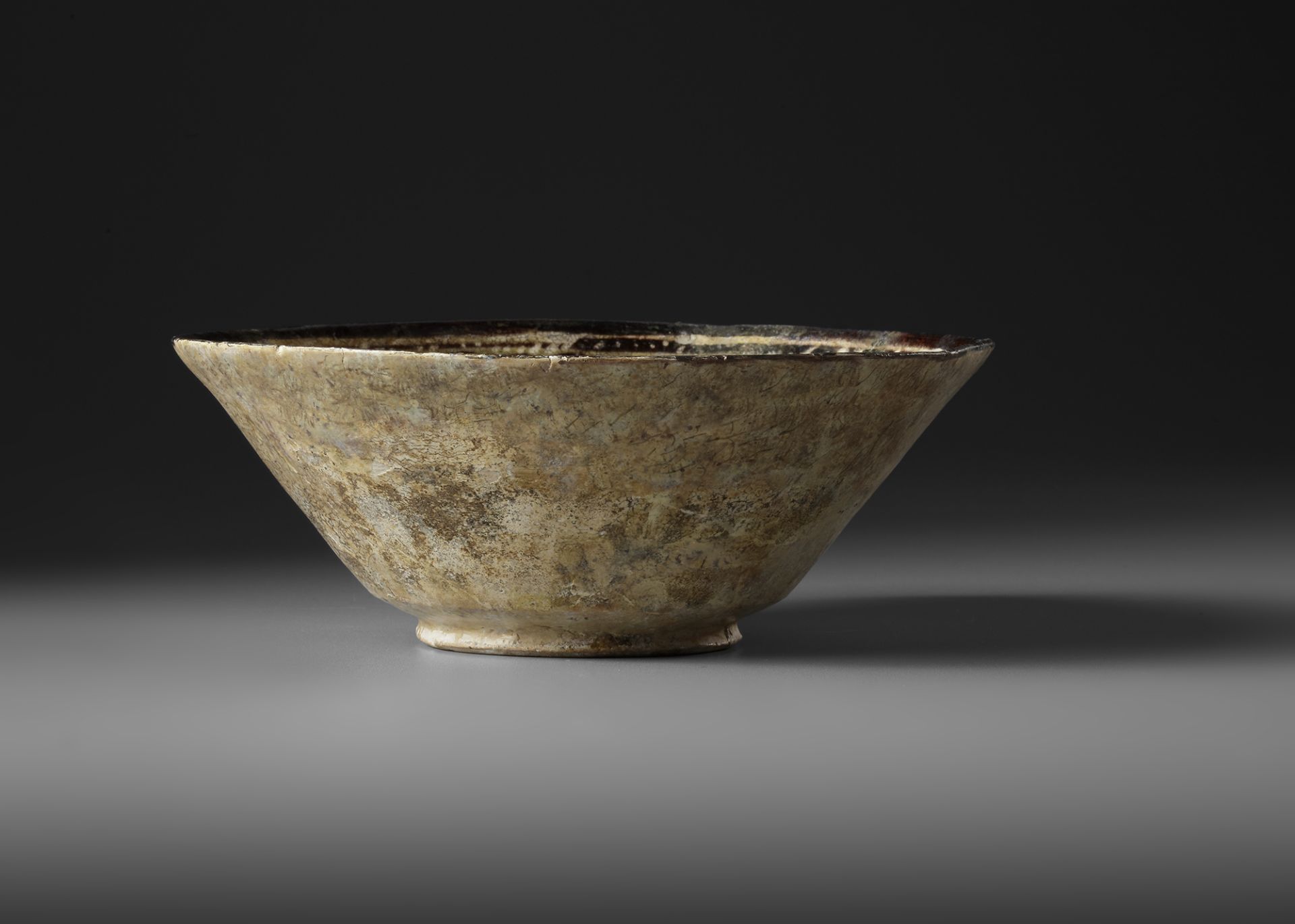 A NISHAPUR CONICAL POTTERY BOWL, PERSIA, LATE 9TH-EARLY 10TH CENTURY - Image 2 of 4