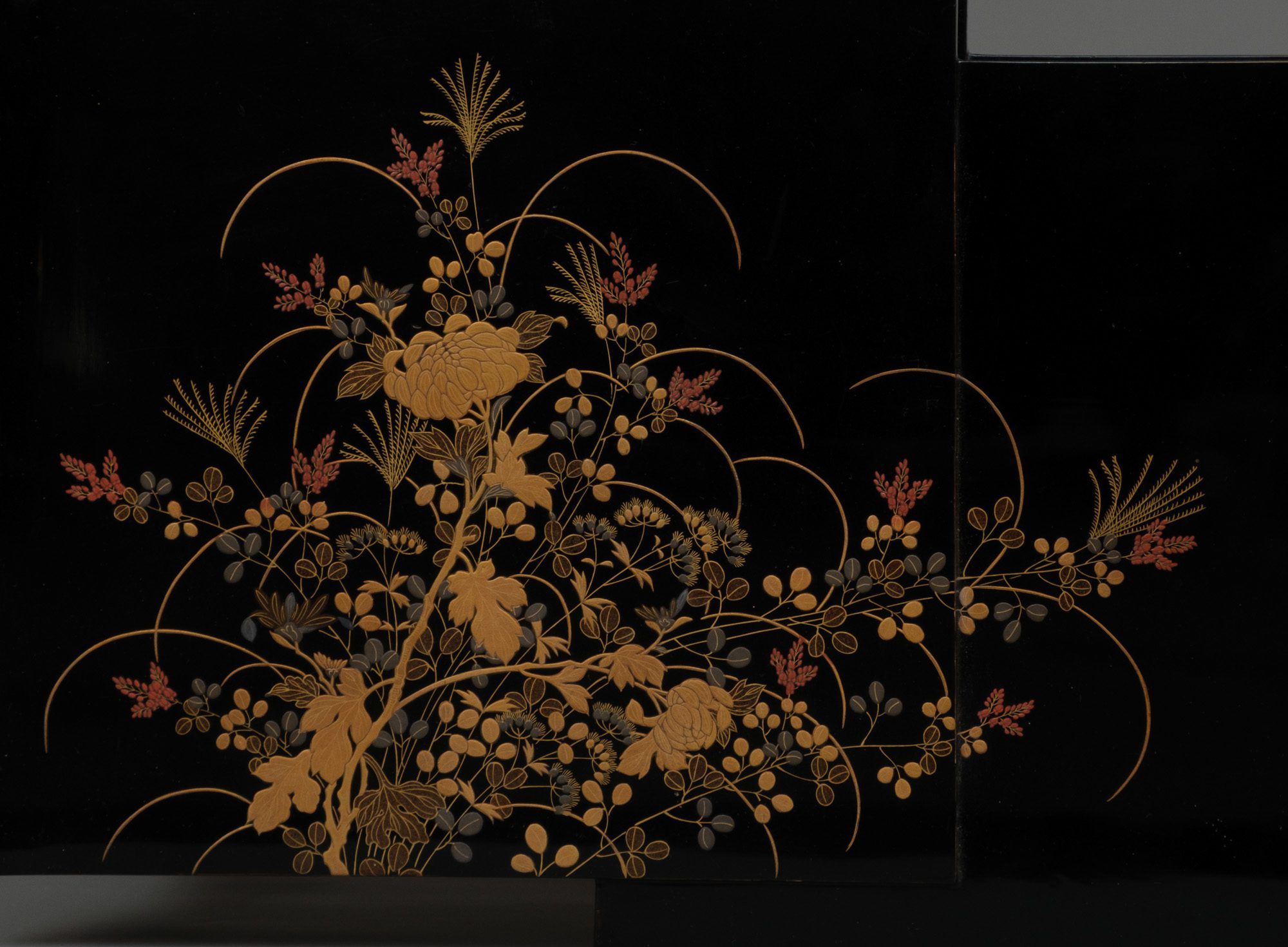 A JAPANESE LACQUER LOW TWO-TIERED DISPLAY TABLE, 1912-1926 (TAISHO PERIOD) - Image 7 of 15