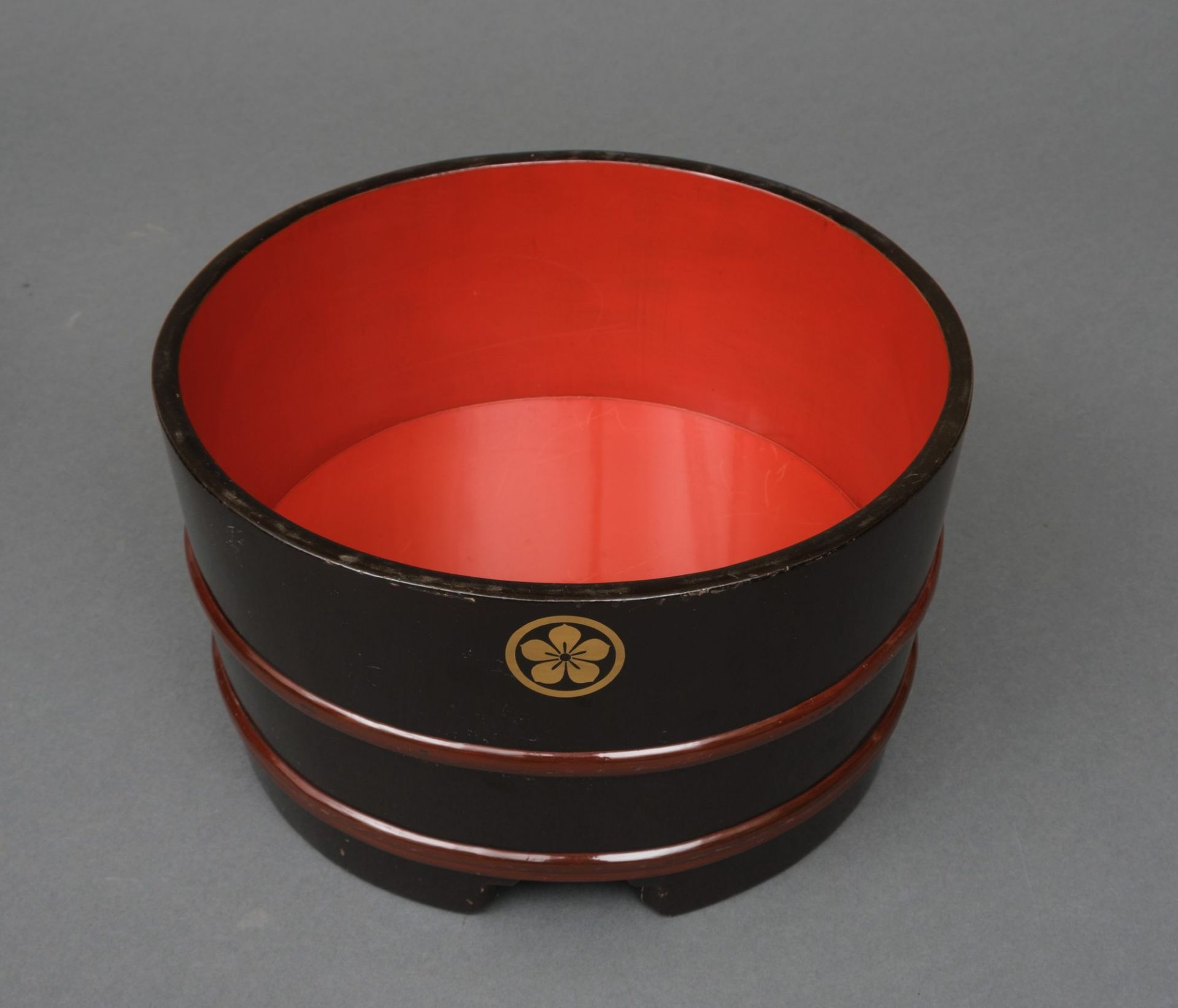 TWO JAPANESE LACQUERED RICE CONTAINERS, MEIJI PERIOD (1868-1912) - Bild 8 aus 10