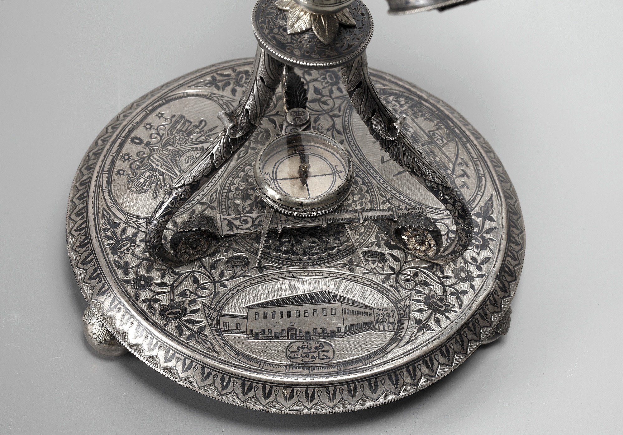 AN OTTOMAN SILVER, NIELLOED AND ENGRAVED GLOBE CLOCK BEARING THE TUGHRA OF SULTAN ABDULHAMID II TURK - Image 13 of 18