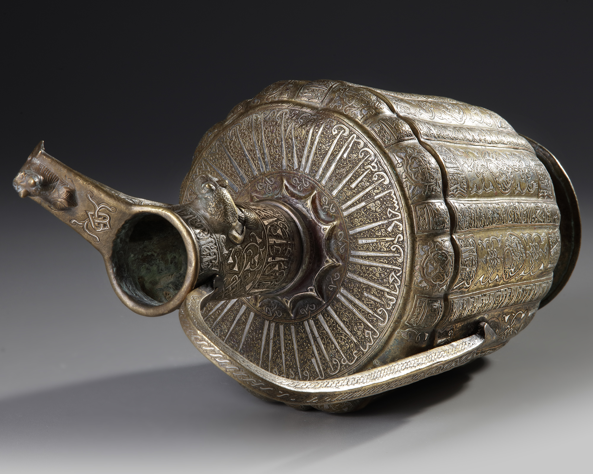 A SILVER AND COPPER INLAID EWER, 12TH CENTURY - Image 15 of 30