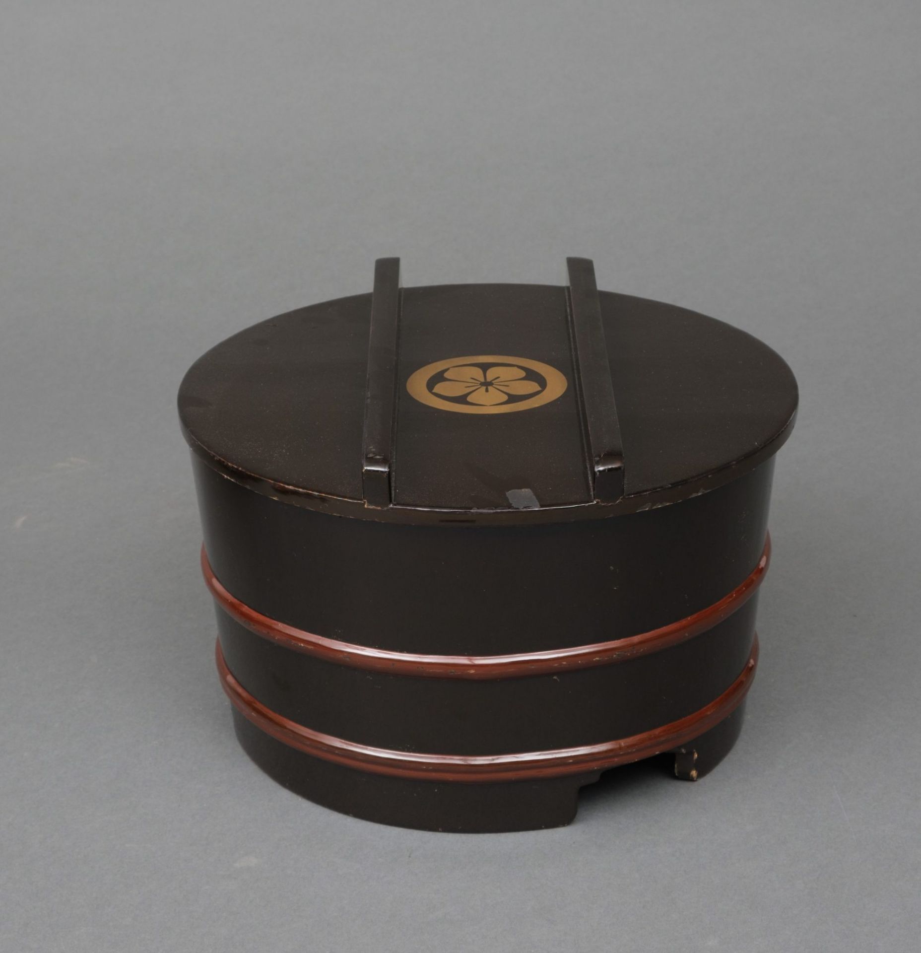 TWO JAPANESE LACQUERED RICE CONTAINERS, MEIJI PERIOD (1868-1912) - Bild 5 aus 10