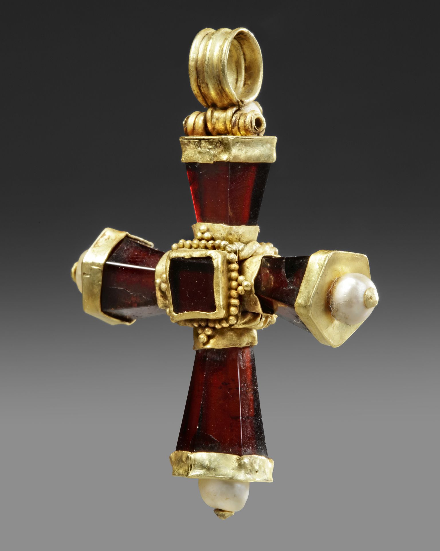 A BYZANTINE CROSS OF GARNET AND GOLD, 6TH-7TH CENTURY AD - Image 2 of 5