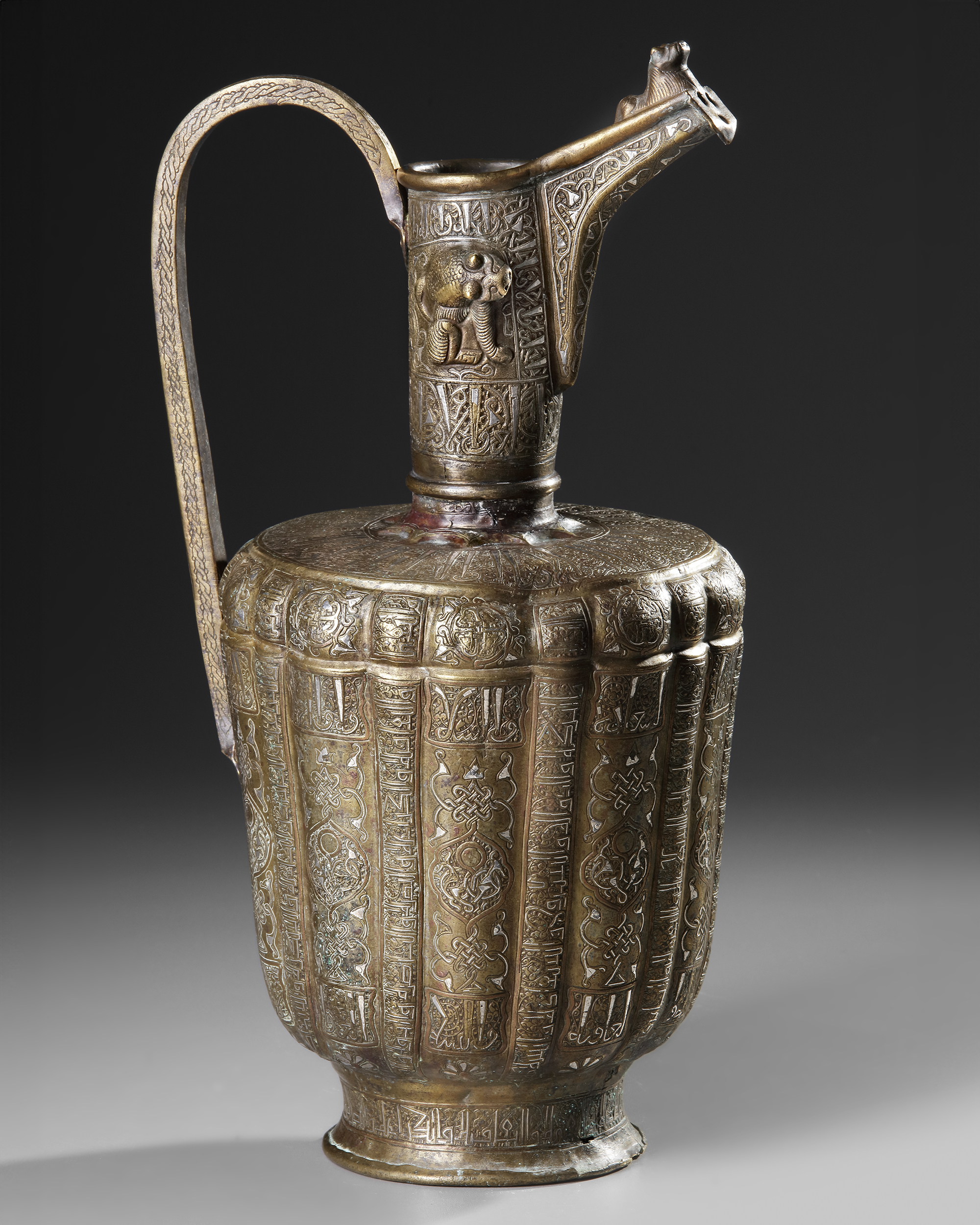 A SILVER AND COPPER INLAID EWER, 12TH CENTURY - Image 9 of 30