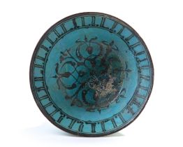 A RAQQA TURQUOISE GLAZED POTTERY BOWL, OTTOMAN, 13TH-14TH CENTURY