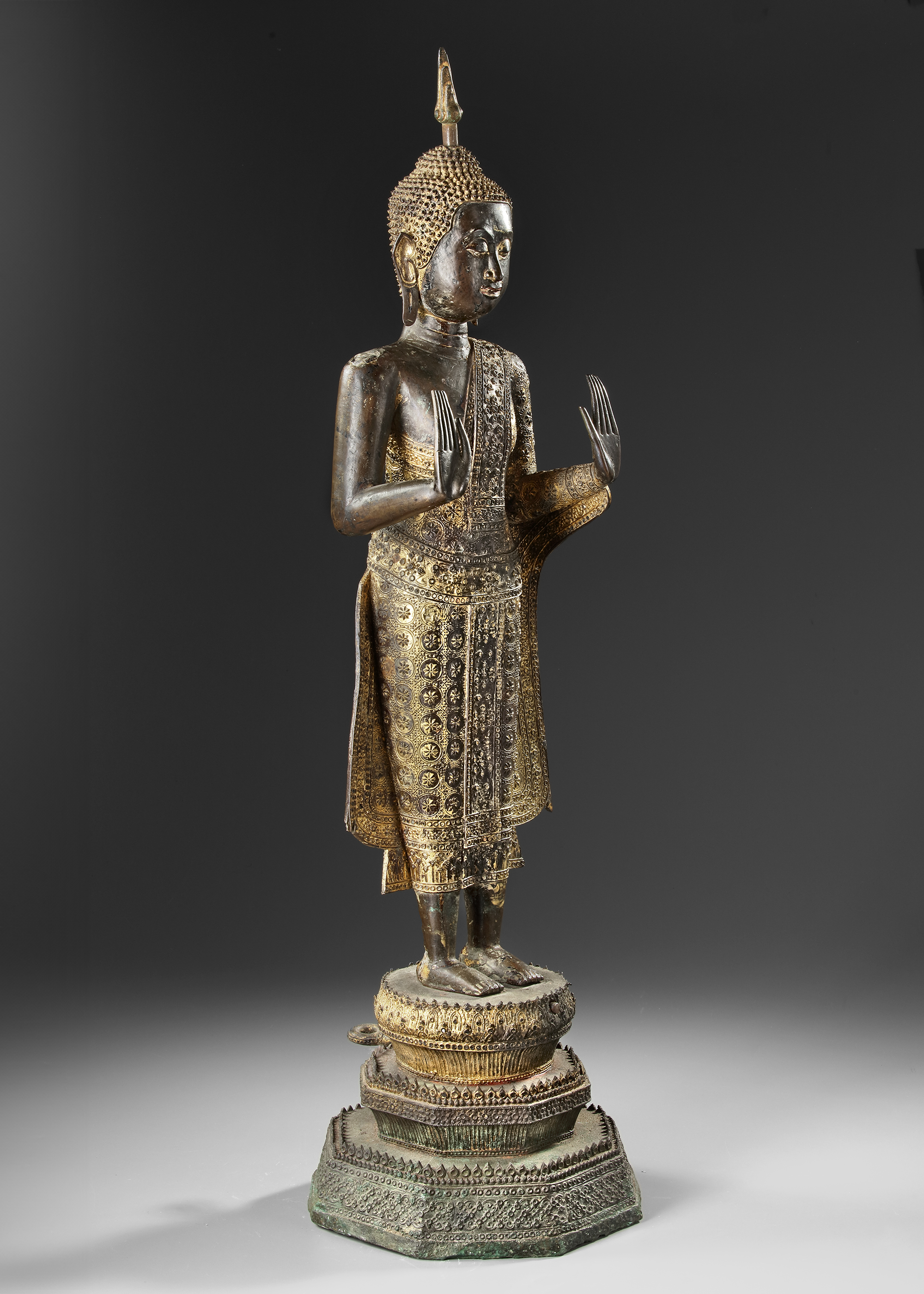 A GILT BRONZE STANDING FIGURE OF A BUDDHA, LATE 19TH CENTURY - Image 5 of 5