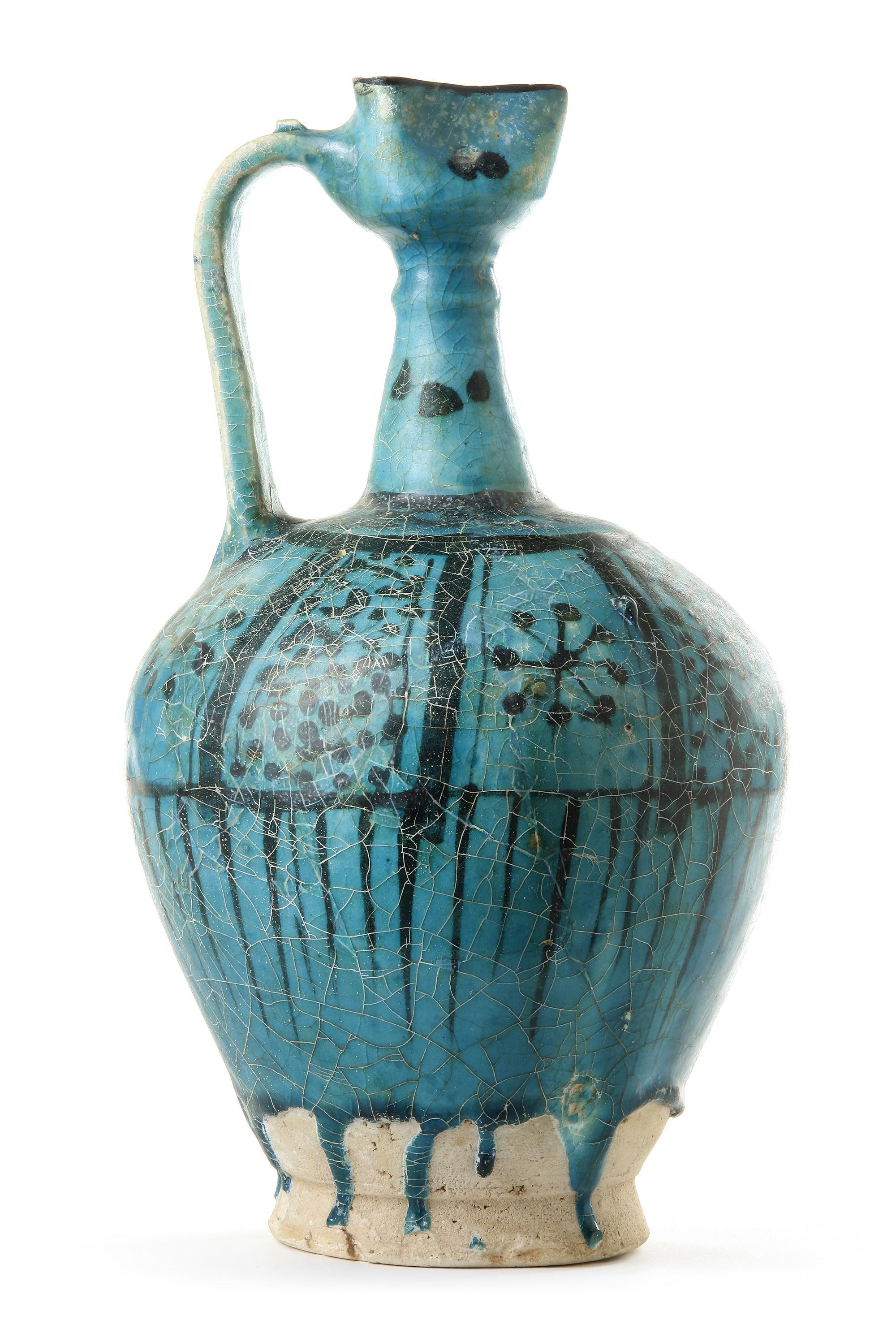 A LARGE RAQQA UNDERGLAZE PAINTED POTTERY EWER, SYRIA, 12TH-13TH CENTURY - Image 6 of 20