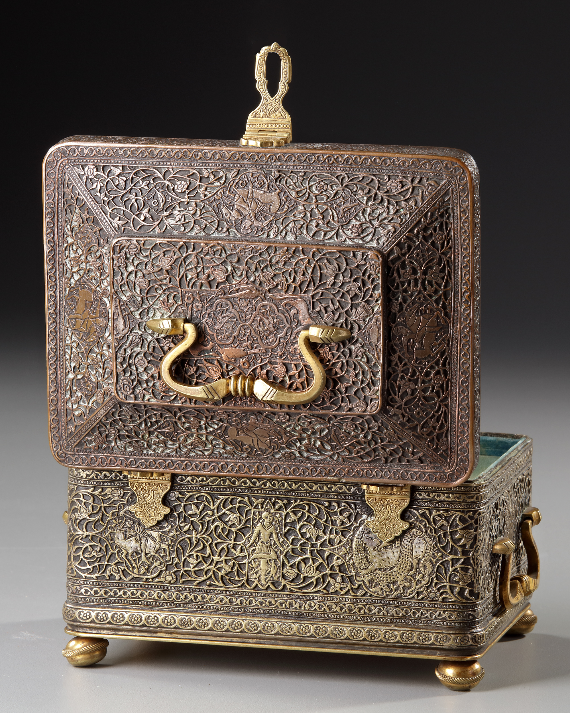 AN ENGRAVED AND PIERCED QAJAR BRASS CASKET, 18TH - 19TH CENTURY - Image 5 of 5