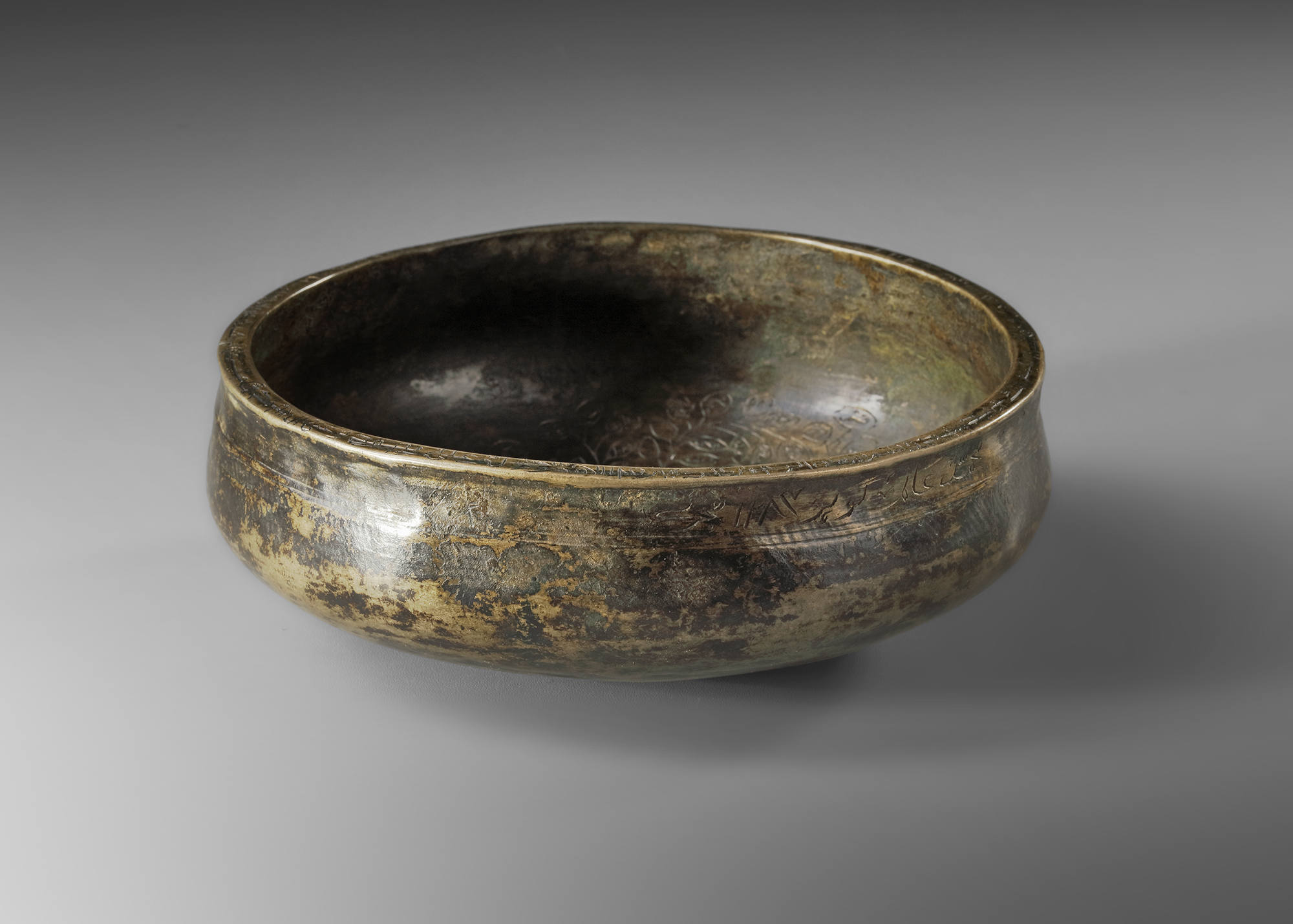 A QAJAR GILT BRONZE BOWL, PERSIA DATED 1284AH/ 1867AD - Image 5 of 5